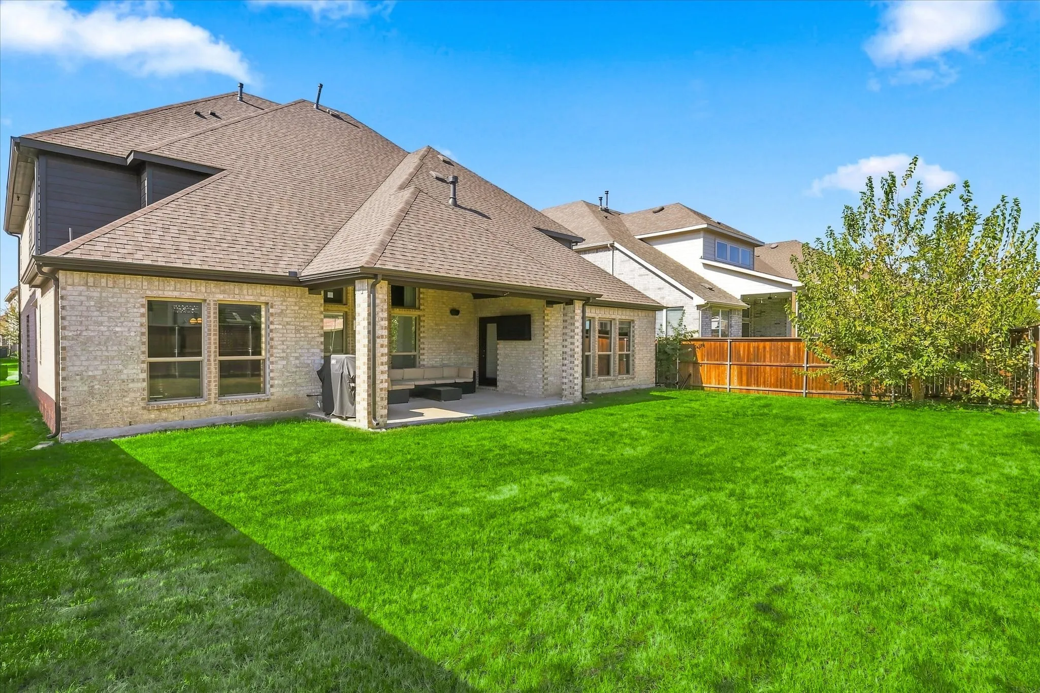 Single Family Residence For Sale in Tarrant County , 524 Long Meadow Drive, Haslet, Texas 76052, 6 Bedroom, 4 Bathroom, 2 Garage spaces, 4,016 Sqft, built in 2021, mls#21368027, Real Estate Agent in Haslet, Homes For Sale in Tarrant county, Homes For Sale in Haslet, Realtor in Haslet Texas, Real Estate Brokerage Independent Realty Texas, Luminita Cordes Realtor