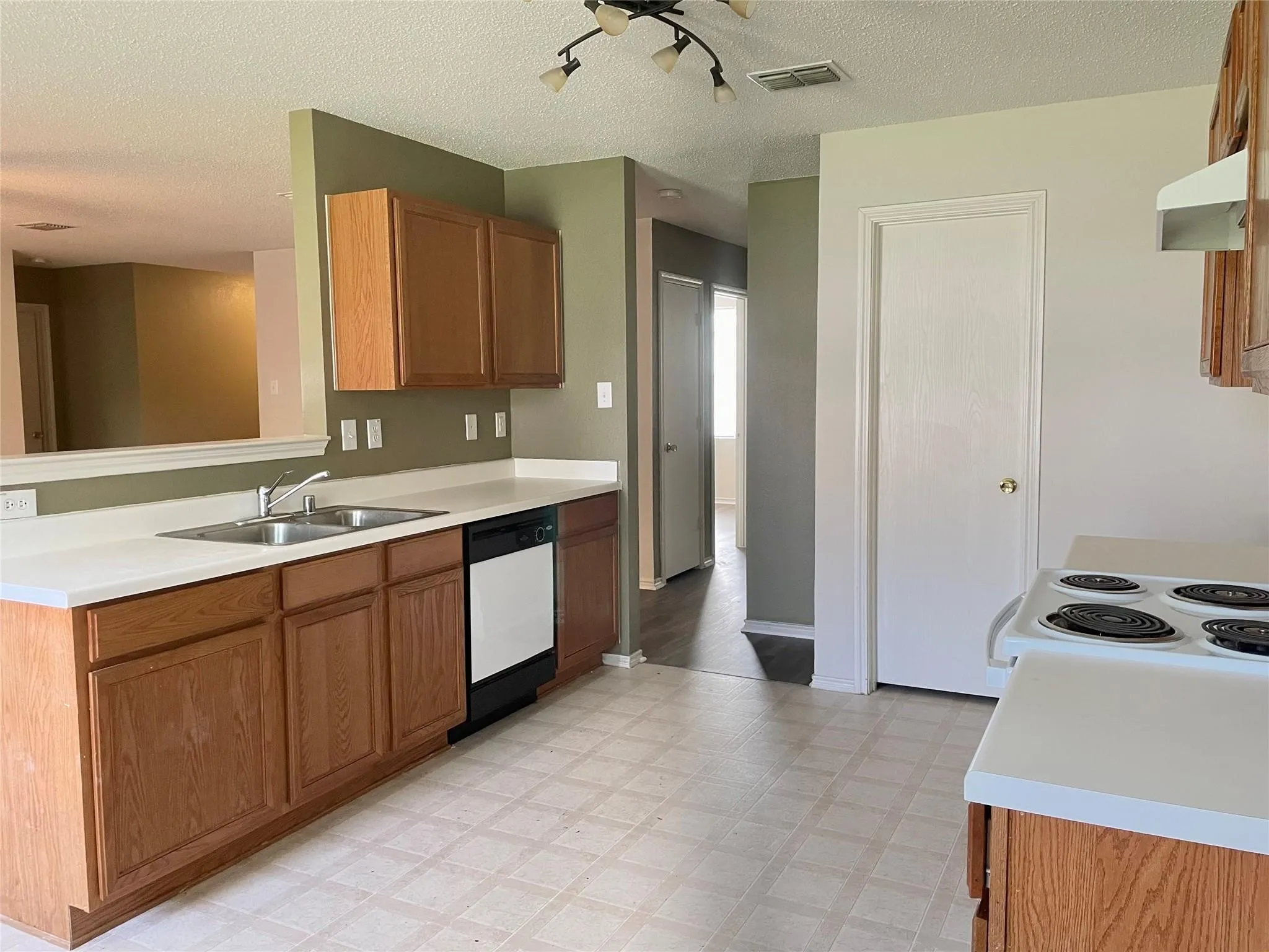 Single Family Residence For Rent in Collin County , 3704 Mariner Street, Mc Kinney, Texas 75070, 3 Bedroom, 2 Bathroom, 2 Garage spaces, 1,609 Sqft, built in 2004, mls#21371431, Real Estate Agent in Mc Kinney, Homes For Rent in Collin county, Homes For Rent in Mc Kinney, Realtor in Mc Kinney Texas, Real Estate Brokerage Independent Realty Texas, Luminita Cordes Realtor