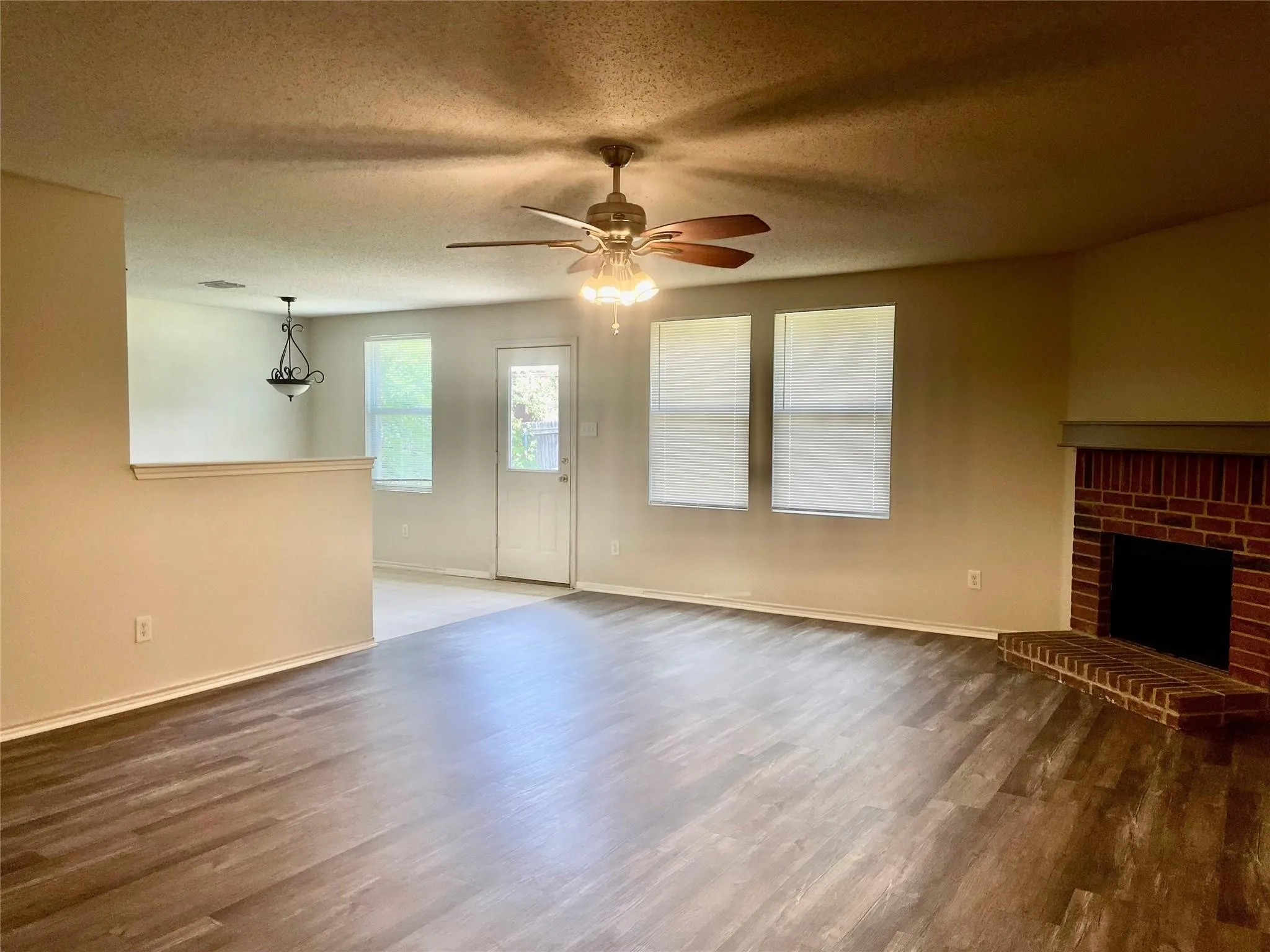 Single Family Residence For Rent in Collin County , 3704 Mariner Street, Mc Kinney, Texas 75070, 3 Bedroom, 2 Bathroom, 2 Garage spaces, 1,609 Sqft, built in 2004, mls#21371431, Real Estate Agent in Mc Kinney, Homes For Rent in Collin county, Homes For Rent in Mc Kinney, Realtor in Mc Kinney Texas, Real Estate Brokerage Independent Realty Texas, Luminita Cordes Realtor