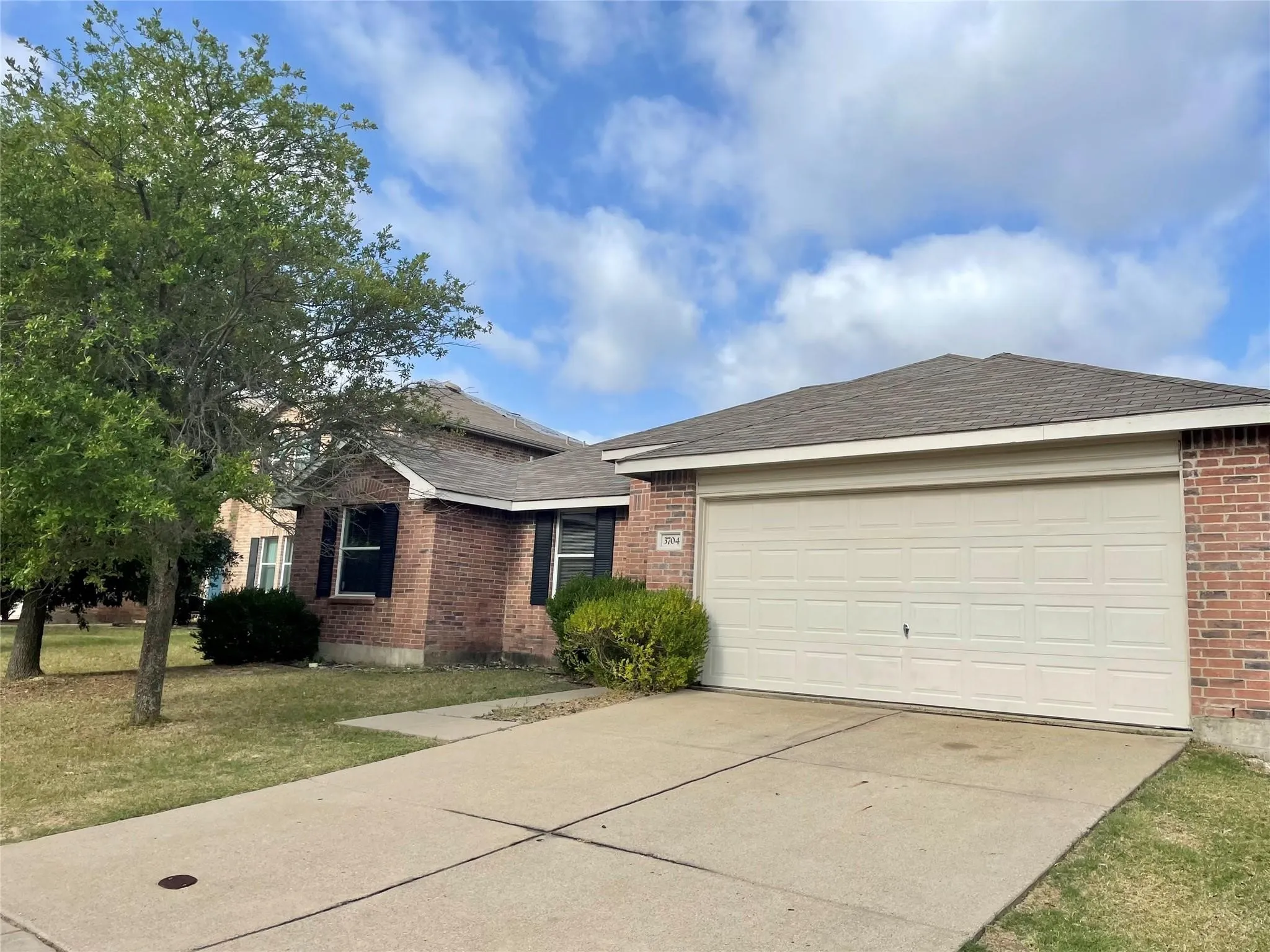 Single Family Residence For Rent in Collin County , 3704 Mariner Street, Mc Kinney, Texas 75070, 3 Bedroom, 2 Bathroom, 2 Garage spaces, 1,609 Sqft, built in 2004, mls#21371431, Real Estate Agent in Mc Kinney, Homes For Rent in Collin county, Homes For Rent in Mc Kinney, Realtor in Mc Kinney Texas, Real Estate Brokerage Independent Realty Texas, Luminita Cordes Realtor