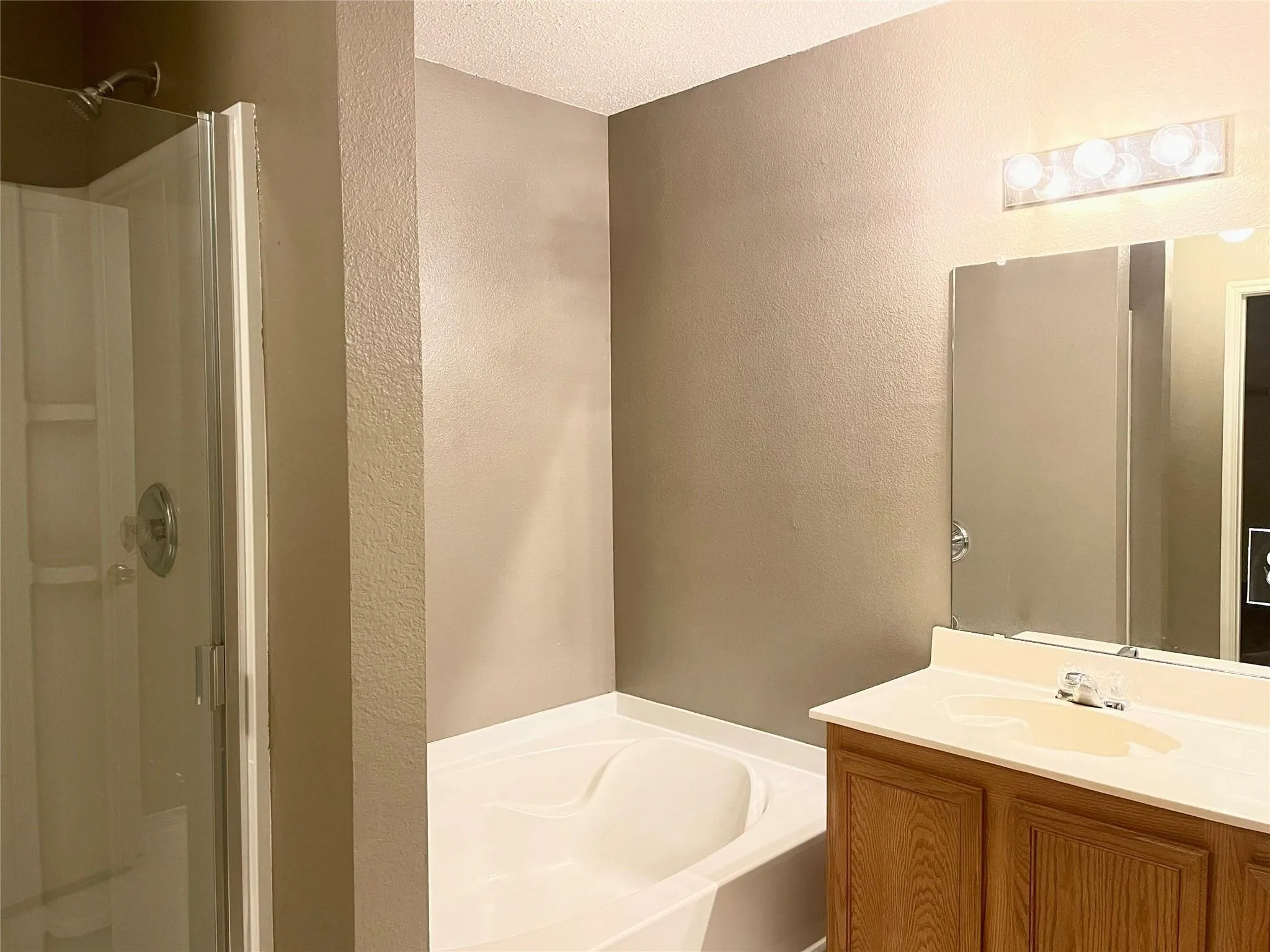 Single Family Residence For Rent in Collin County , 3704 Mariner Street, Mc Kinney, Texas 75070, 3 Bedroom, 2 Bathroom, 2 Garage spaces, 1,609 Sqft, built in 2004, mls#21371431, Real Estate Agent in Mc Kinney, Homes For Rent in Collin county, Homes For Rent in Mc Kinney, Realtor in Mc Kinney Texas, Real Estate Brokerage Independent Realty Texas, Luminita Cordes Realtor
