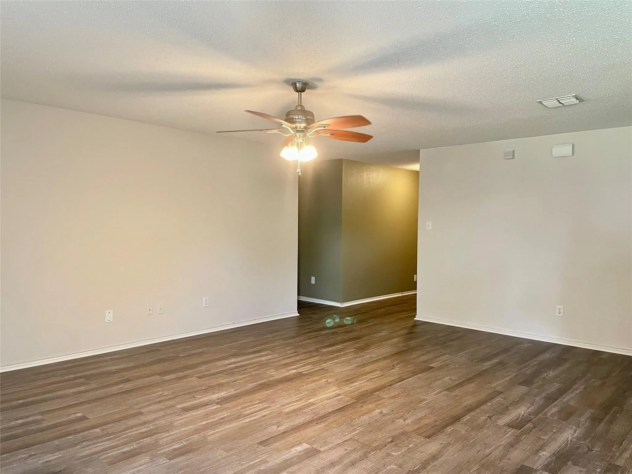 Single Family Residence For Rent in Collin County , 3704 Mariner Street, Mc Kinney, Texas 75070, 3 Bedroom, 2 Bathroom, 2 Garage spaces, 1,609 Sqft, built in 2004, mls#21371431, Real Estate Agent in Mc Kinney, Homes For Rent in Collin county, Homes For Rent in Mc Kinney, Realtor in Mc Kinney Texas, Real Estate Brokerage Independent Realty Texas, Luminita Cordes Realtor