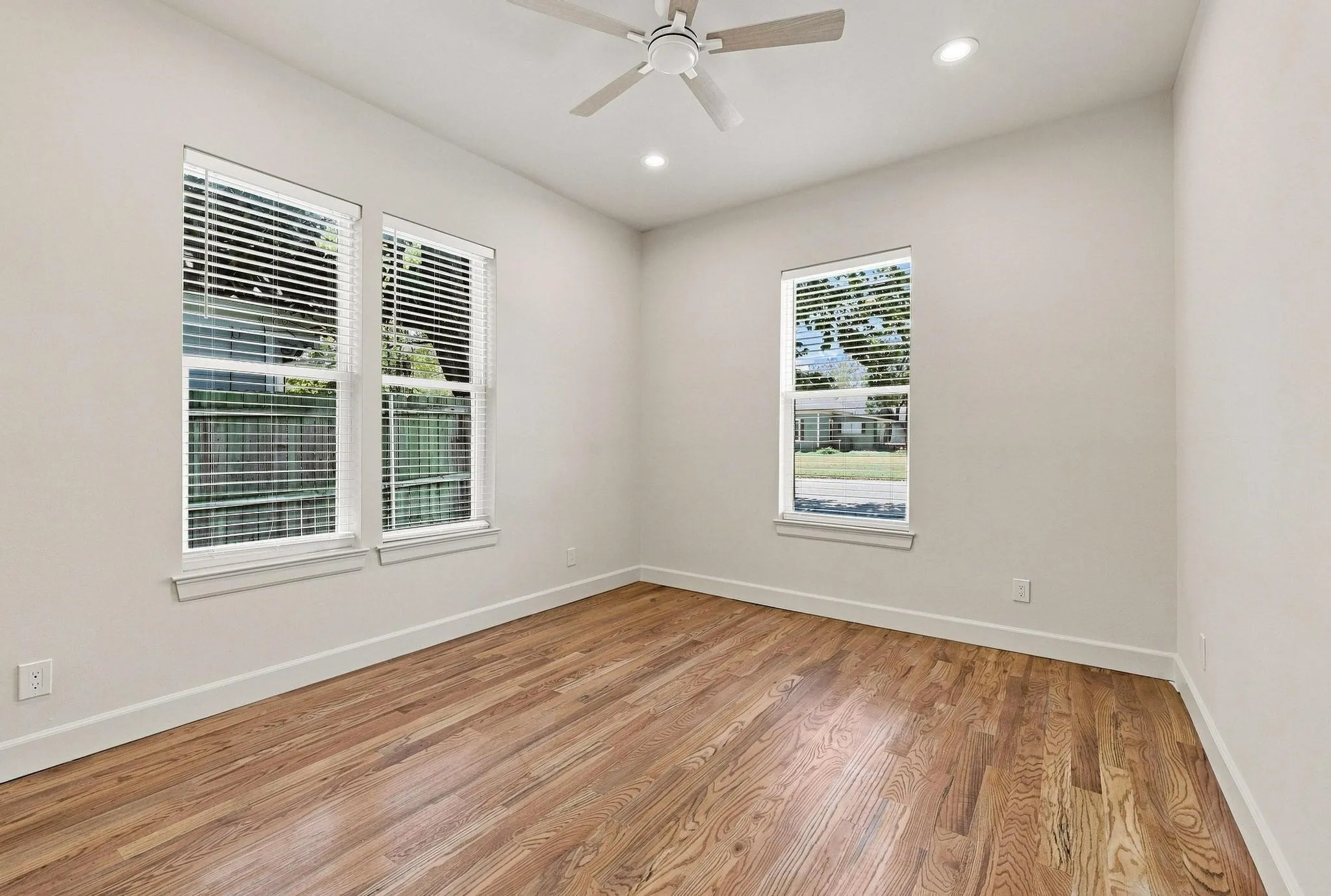 Single Family Residence For Sale in Grayson County , 308 N 5th Avenue, Denison, Texas 75021, 3 Bedroom, 2 Bathroom, 1 Garage spaces, 1,408 Sqft, built in 1920, mls#21367850, Real Estate Agent in Denison, Homes For Sale in Grayson county, Homes For Sale in Denison, Realtor in Denison Texas, Real Estate Brokerage Independent Realty Texas, Luminita Cordes Realtor