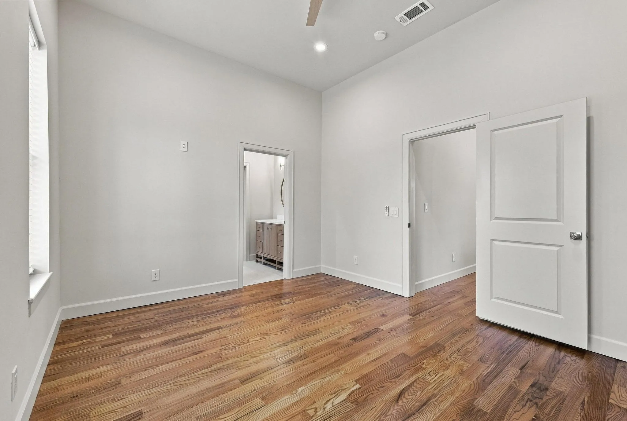 Single Family Residence For Sale in Grayson County , 308 N 5th Avenue, Denison, Texas 75021, 3 Bedroom, 2 Bathroom, 1 Garage spaces, 1,408 Sqft, built in 1920, mls#21367850, Real Estate Agent in Denison, Homes For Sale in Grayson county, Homes For Sale in Denison, Realtor in Denison Texas, Real Estate Brokerage Independent Realty Texas, Luminita Cordes Realtor