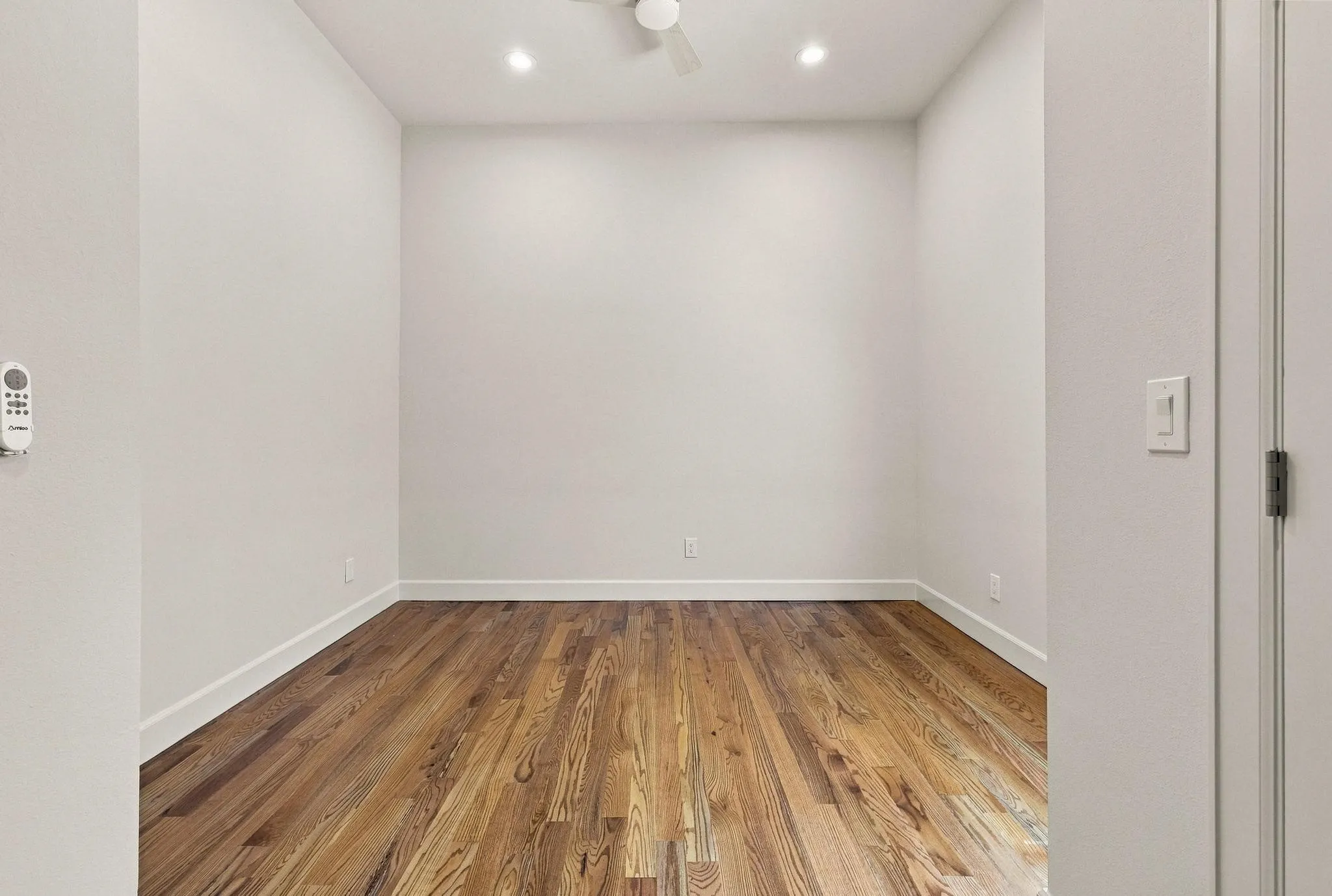 Single Family Residence For Sale in Grayson County , 308 N 5th Avenue, Denison, Texas 75021, 3 Bedroom, 2 Bathroom, 1 Garage spaces, 1,408 Sqft, built in 1920, mls#21367850, Real Estate Agent in Denison, Homes For Sale in Grayson county, Homes For Sale in Denison, Realtor in Denison Texas, Real Estate Brokerage Independent Realty Texas, Luminita Cordes Realtor