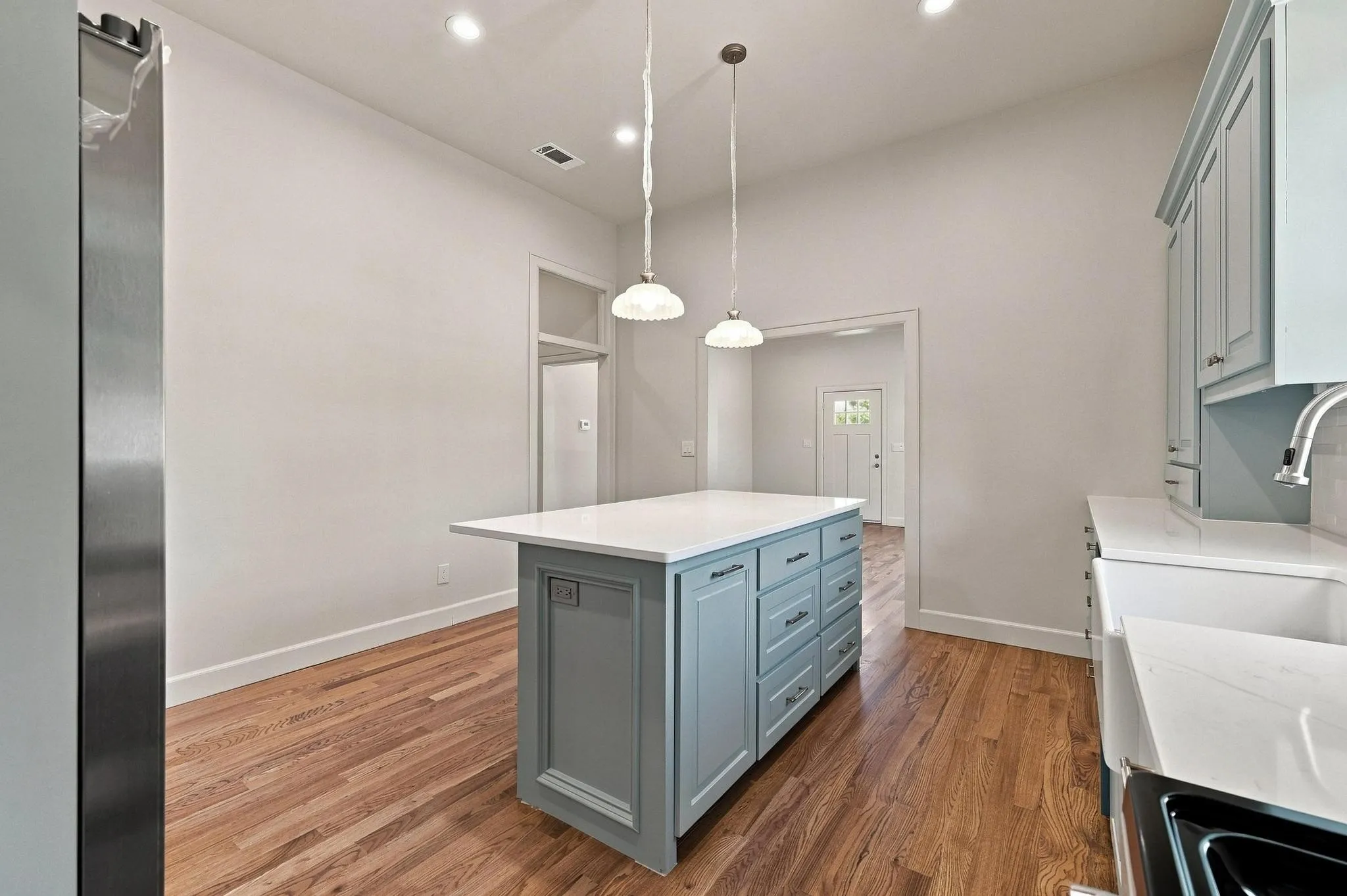 Single Family Residence For Sale in Grayson County , 308 N 5th Avenue, Denison, Texas 75021, 3 Bedroom, 2 Bathroom, 1 Garage spaces, 1,408 Sqft, built in 1920, mls#21367850, Real Estate Agent in Denison, Homes For Sale in Grayson county, Homes For Sale in Denison, Realtor in Denison Texas, Real Estate Brokerage Independent Realty Texas, Luminita Cordes Realtor