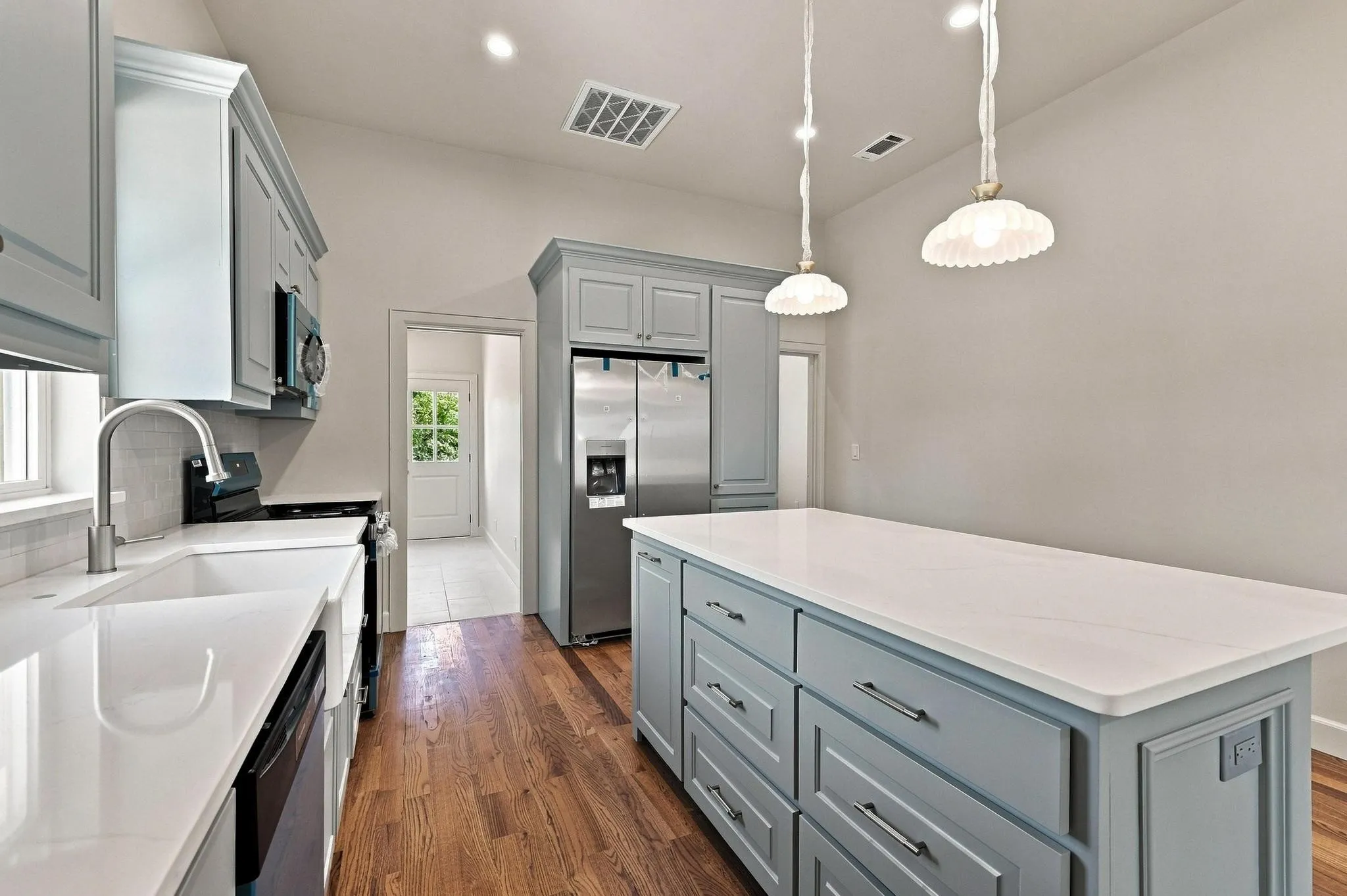 Single Family Residence For Sale in Grayson County , 308 N 5th Avenue, Denison, Texas 75021, 3 Bedroom, 2 Bathroom, 1 Garage spaces, 1,408 Sqft, built in 1920, mls#21367850, Real Estate Agent in Denison, Homes For Sale in Grayson county, Homes For Sale in Denison, Realtor in Denison Texas, Real Estate Brokerage Independent Realty Texas, Luminita Cordes Realtor