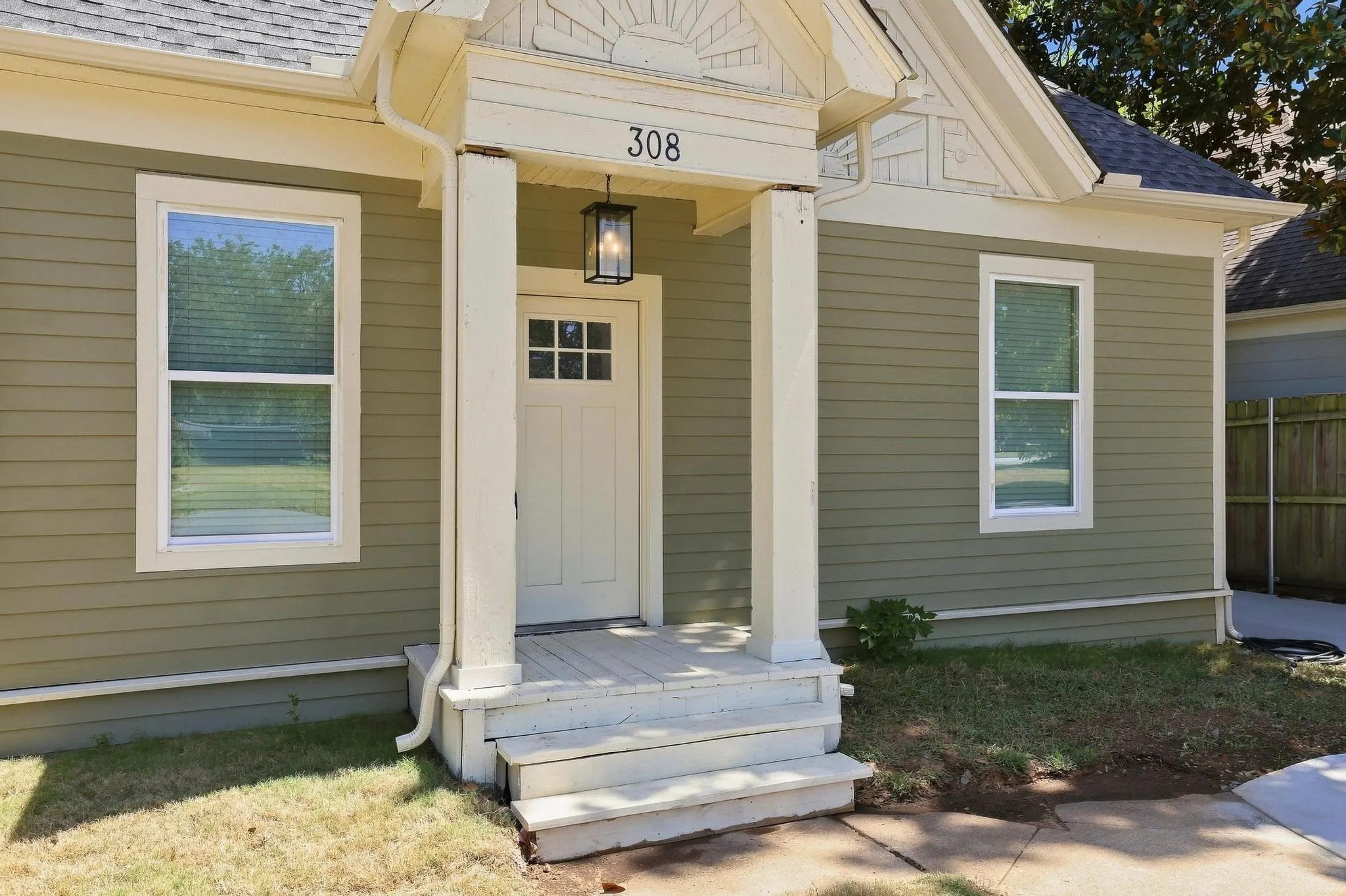 Single Family Residence For Sale in Grayson County , 308 N 5th Avenue, Denison, Texas 75021, 3 Bedroom, 2 Bathroom, 1 Garage spaces, 1,408 Sqft, built in 1920, mls#21367850, Real Estate Agent in Denison, Homes For Sale in Grayson county, Homes For Sale in Denison, Realtor in Denison Texas, Real Estate Brokerage Independent Realty Texas, Luminita Cordes Realtor