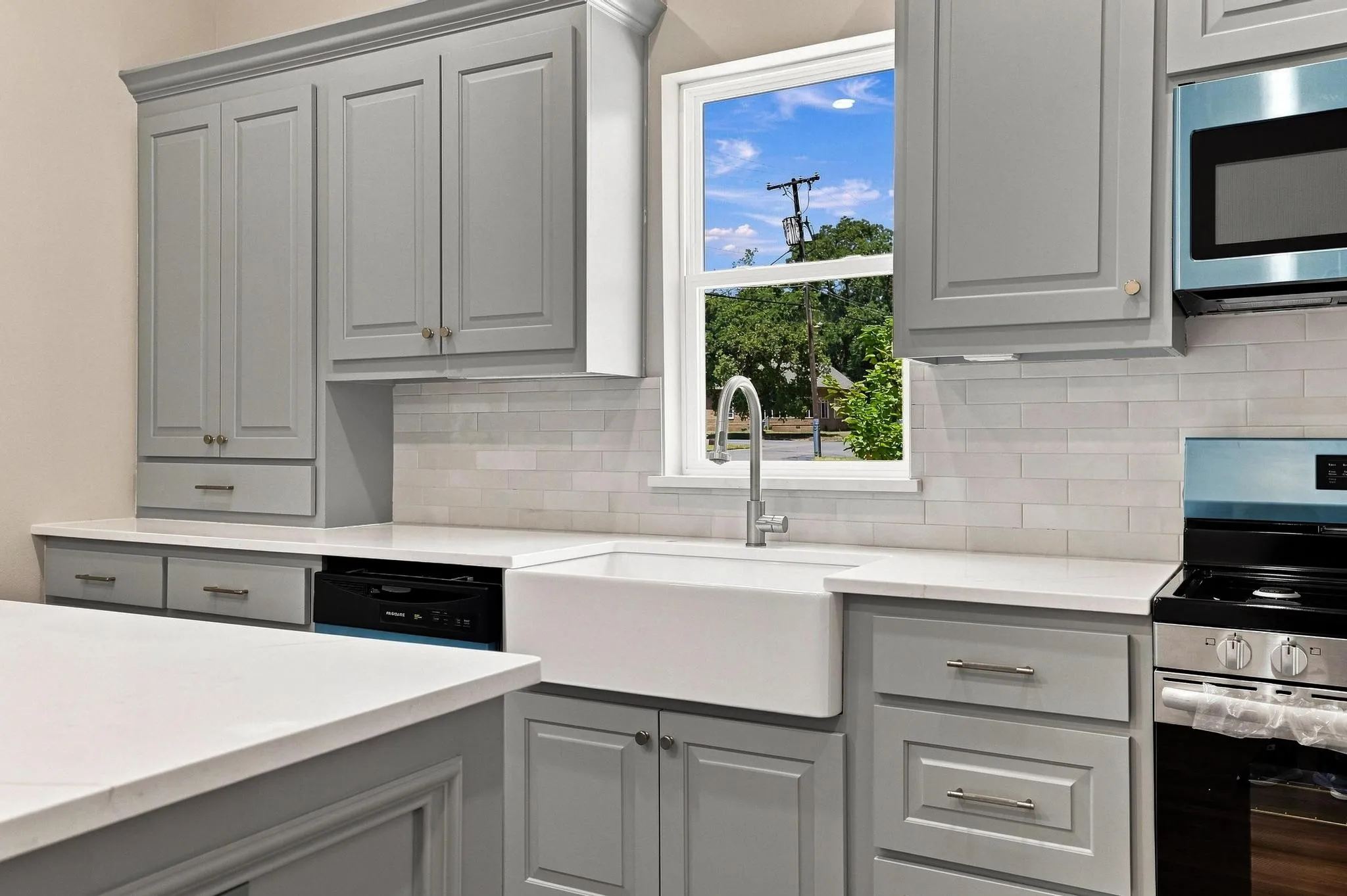 Single Family Residence For Sale in Grayson County , 308 N 5th Avenue, Denison, Texas 75021, 3 Bedroom, 2 Bathroom, 1 Garage spaces, 1,408 Sqft, built in 1920, mls#21367850, Real Estate Agent in Denison, Homes For Sale in Grayson county, Homes For Sale in Denison, Realtor in Denison Texas, Real Estate Brokerage Independent Realty Texas, Luminita Cordes Realtor