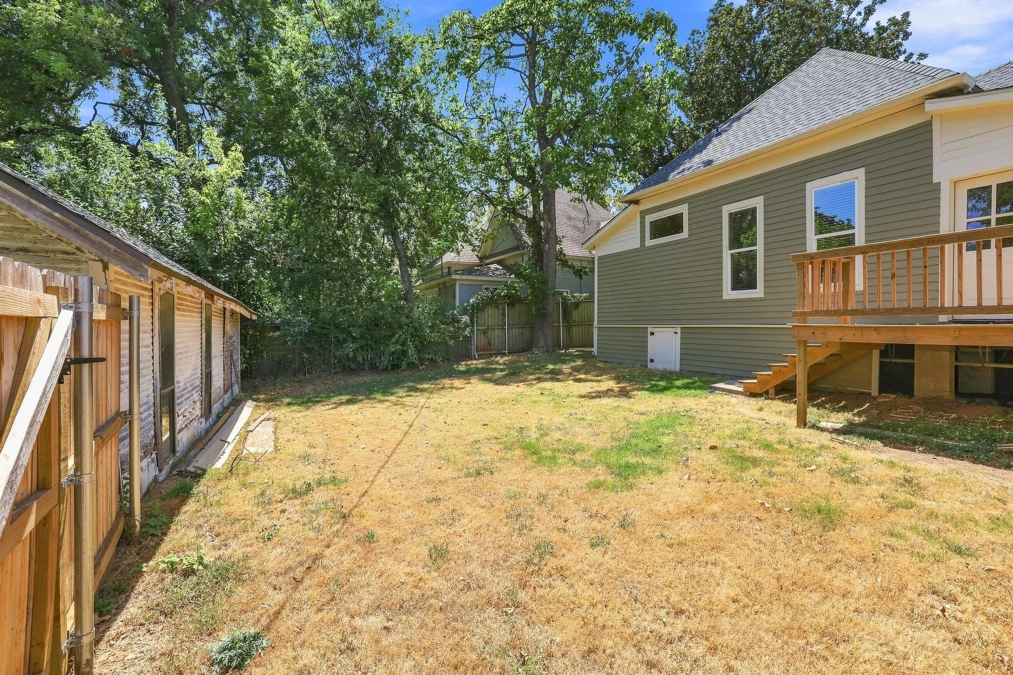 Single Family Residence For Sale in Grayson County , 308 N 5th Avenue, Denison, Texas 75021, 3 Bedroom, 2 Bathroom, 1 Garage spaces, 1,408 Sqft, built in 1920, mls#21367850, Real Estate Agent in Denison, Homes For Sale in Grayson county, Homes For Sale in Denison, Realtor in Denison Texas, Real Estate Brokerage Independent Realty Texas, Luminita Cordes Realtor