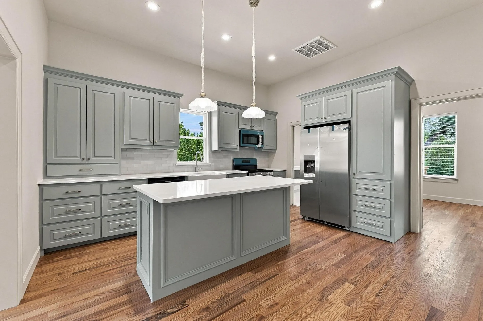 Single Family Residence For Sale in Grayson County , 308 N 5th Avenue, Denison, Texas 75021, 3 Bedroom, 2 Bathroom, 1 Garage spaces, 1,408 Sqft, built in 1920, mls#21367850, Real Estate Agent in Denison, Homes For Sale in Grayson county, Homes For Sale in Denison, Realtor in Denison Texas, Real Estate Brokerage Independent Realty Texas, Luminita Cordes Realtor