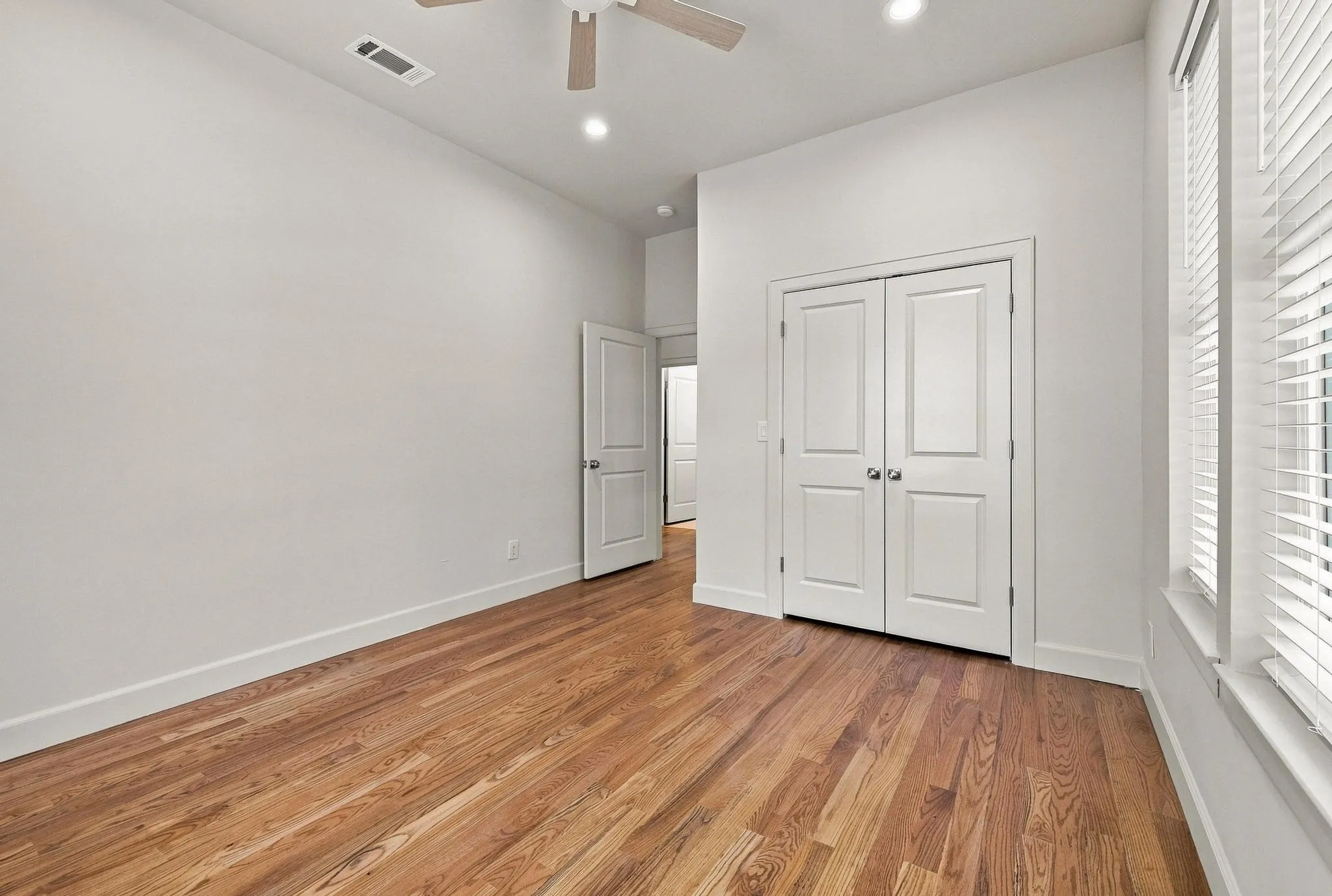 Single Family Residence For Sale in Grayson County , 308 N 5th Avenue, Denison, Texas 75021, 3 Bedroom, 2 Bathroom, 1 Garage spaces, 1,408 Sqft, built in 1920, mls#21367850, Real Estate Agent in Denison, Homes For Sale in Grayson county, Homes For Sale in Denison, Realtor in Denison Texas, Real Estate Brokerage Independent Realty Texas, Luminita Cordes Realtor