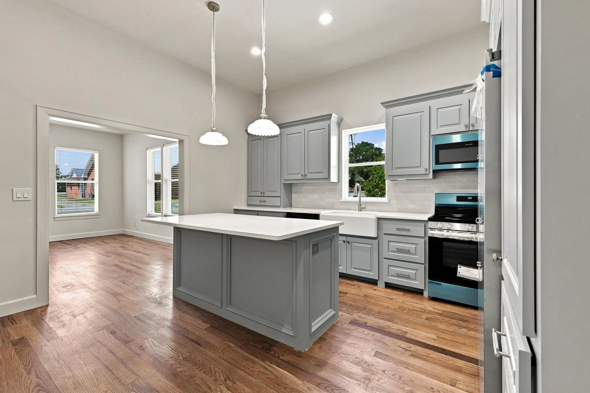 Single Family Residence For Sale in Grayson County , 308 N 5th Avenue, Denison, Texas 75021, 3 Bedroom, 2 Bathroom, 1 Garage spaces, 1,408 Sqft, built in 1920, mls#21367850, Real Estate Agent in Denison, Homes For Sale in Grayson county, Homes For Sale in Denison, Realtor in Denison Texas, Real Estate Brokerage Independent Realty Texas, Luminita Cordes Realtor