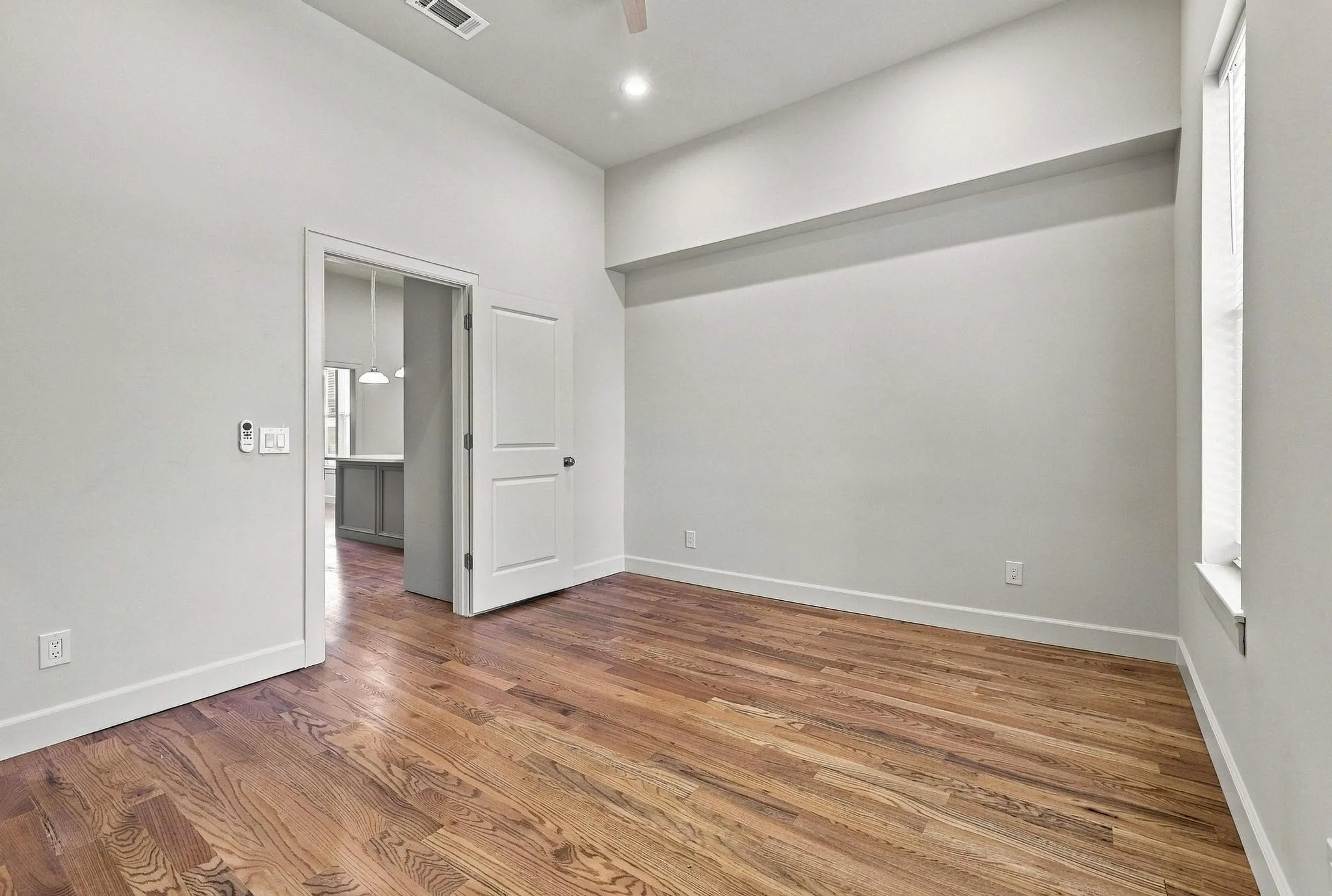 Single Family Residence For Sale in Grayson County , 308 N 5th Avenue, Denison, Texas 75021, 3 Bedroom, 2 Bathroom, 1 Garage spaces, 1,408 Sqft, built in 1920, mls#21367850, Real Estate Agent in Denison, Homes For Sale in Grayson county, Homes For Sale in Denison, Realtor in Denison Texas, Real Estate Brokerage Independent Realty Texas, Luminita Cordes Realtor
