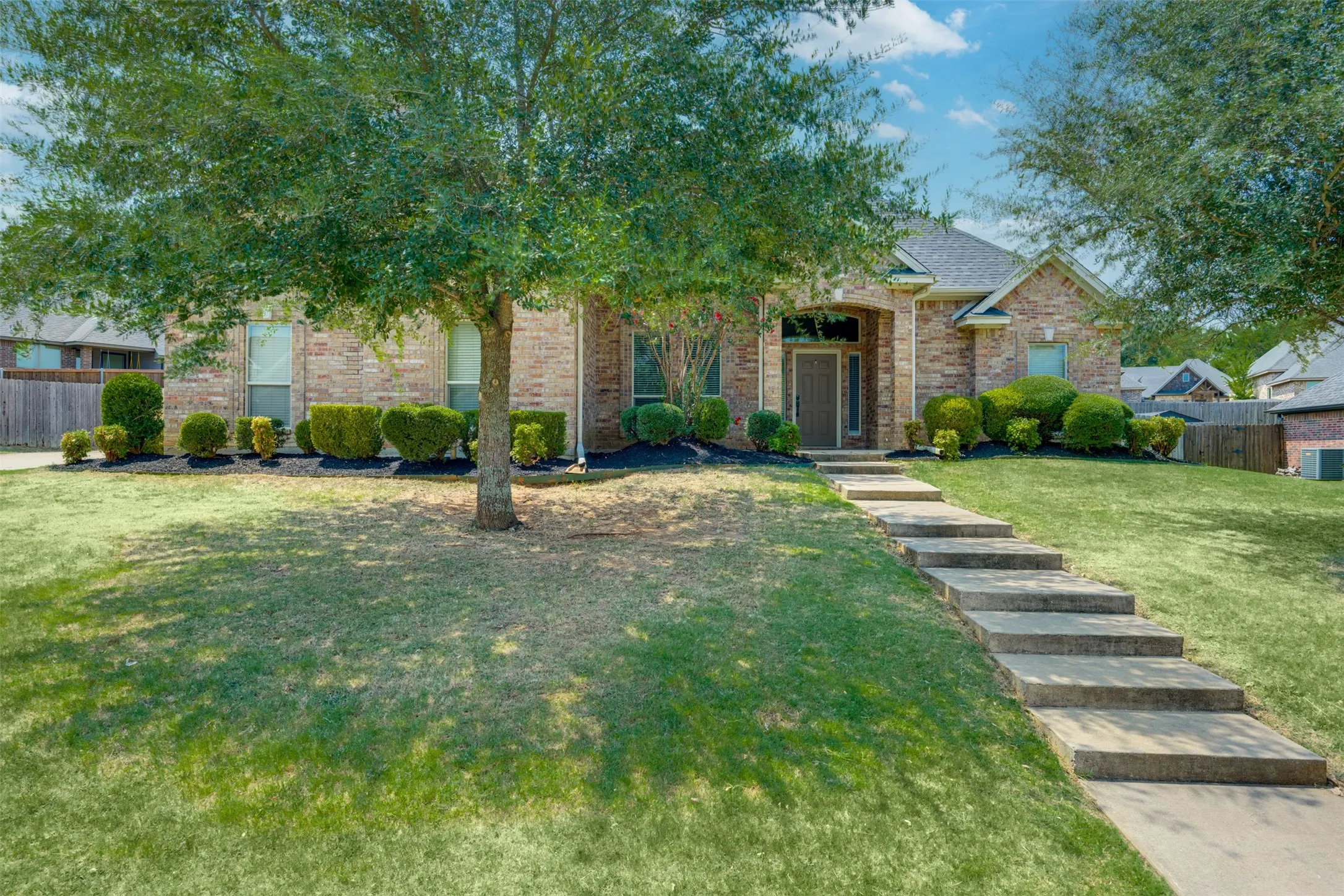 Single Family Residence For Sale in Lamar County , 1025 Braydan, Reno, Texas 75462, 4 Bedroom, 2 Bathroom, 2 Garage spaces, 2,010 Sqft, built in 2013, mls#21371403, Real Estate Agent in Reno, Homes For Sale in Lamar county, Homes For Sale in Reno, Realtor in Reno Texas, Real Estate Brokerage Independent Realty Texas, Luminita Cordes Realtor