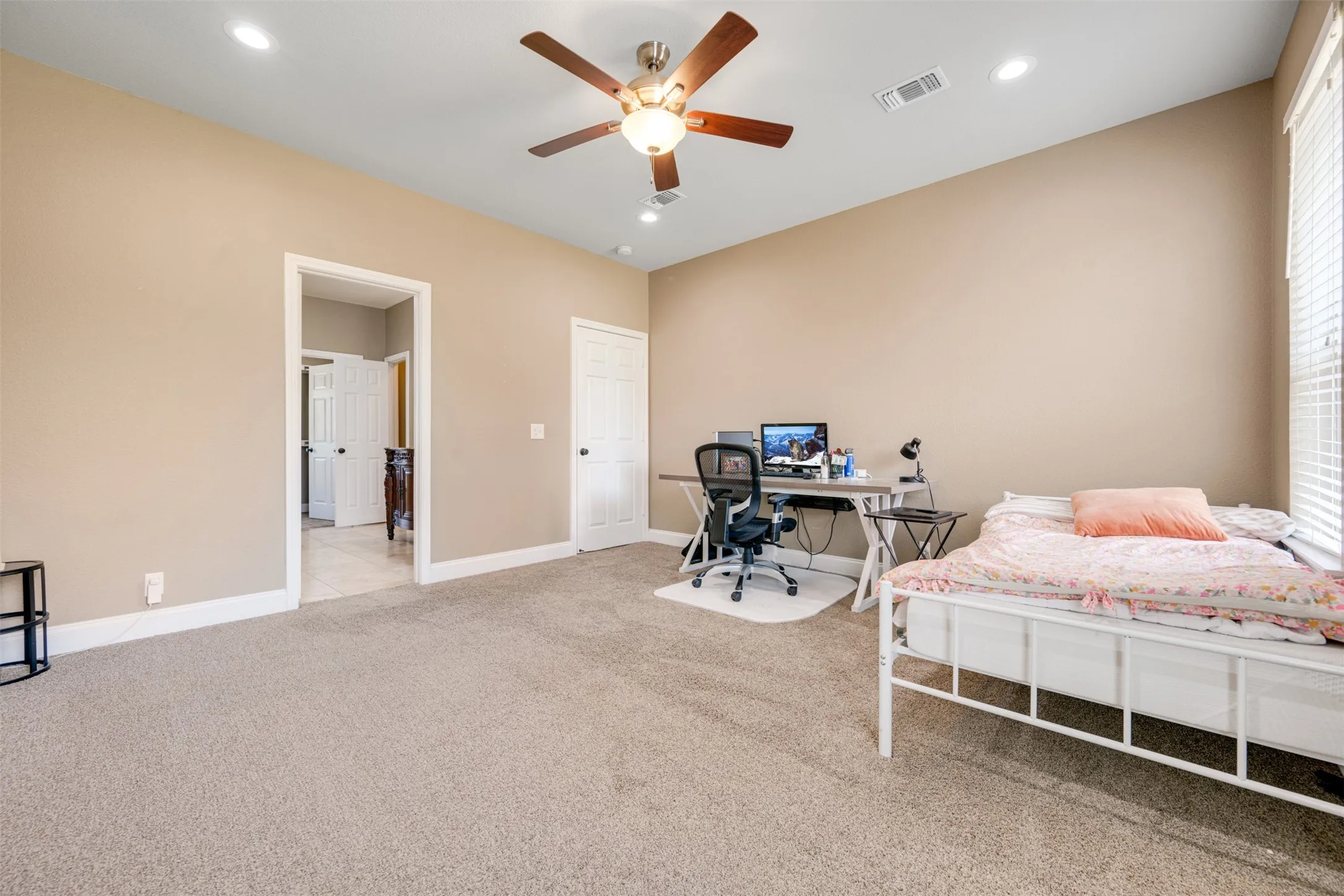 Single Family Residence For Sale in Lamar County , 1025 Braydan, Reno, Texas 75462, 4 Bedroom, 2 Bathroom, 2 Garage spaces, 2,010 Sqft, built in 2013, mls#21371403, Real Estate Agent in Reno, Homes For Sale in Lamar county, Homes For Sale in Reno, Realtor in Reno Texas, Real Estate Brokerage Independent Realty Texas, Luminita Cordes Realtor