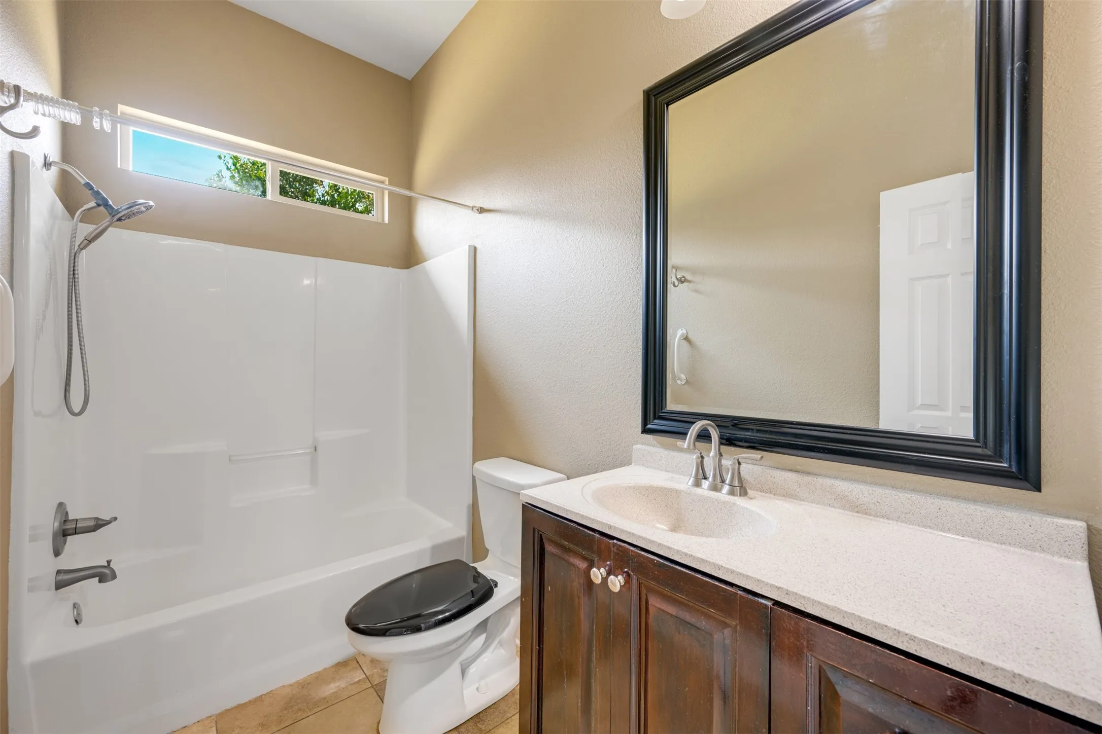 Single Family Residence For Sale in Lamar County , 1025 Braydan, Reno, Texas 75462, 4 Bedroom, 2 Bathroom, 2 Garage spaces, 2,010 Sqft, built in 2013, mls#21371403, Real Estate Agent in Reno, Homes For Sale in Lamar county, Homes For Sale in Reno, Realtor in Reno Texas, Real Estate Brokerage Independent Realty Texas, Luminita Cordes Realtor