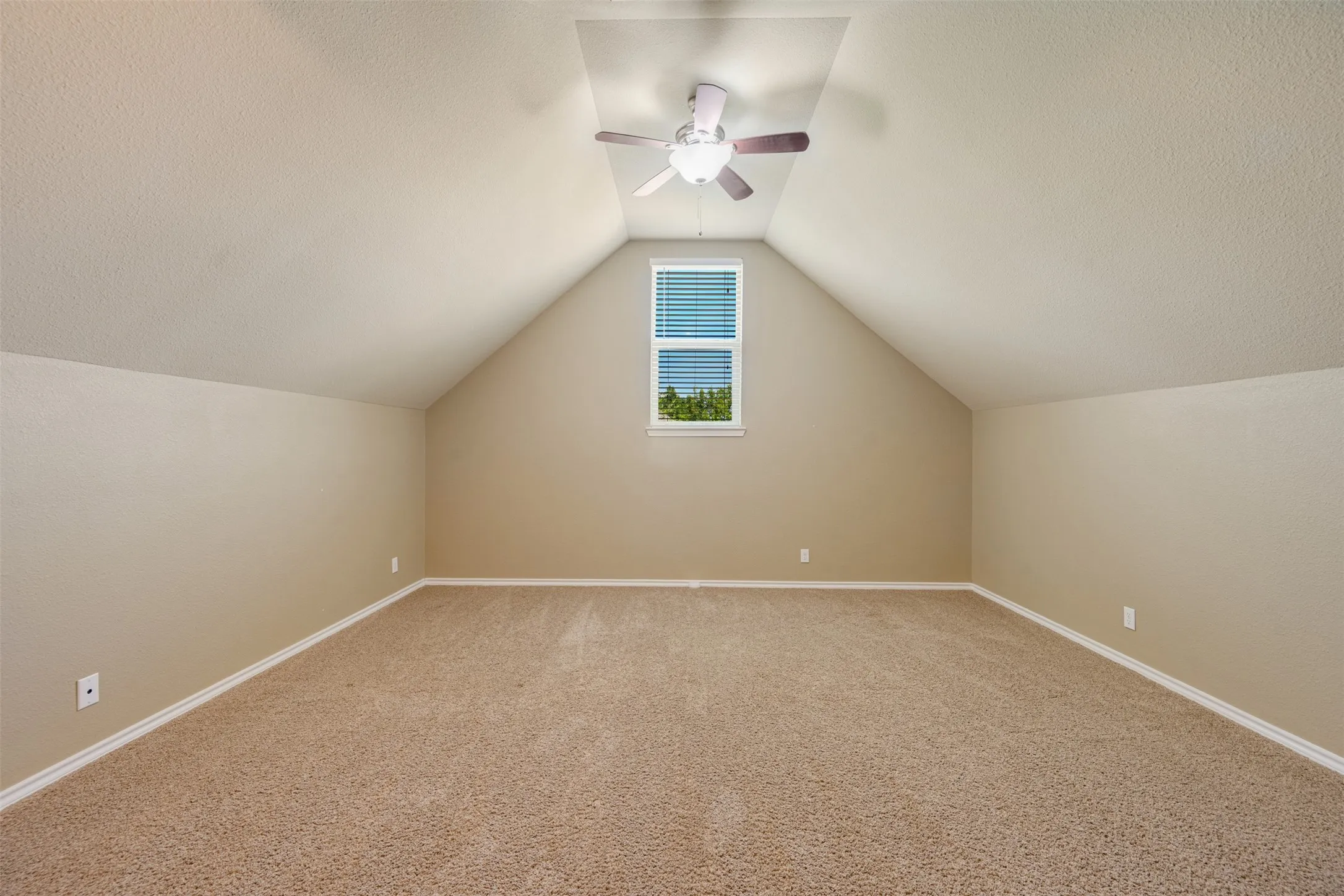 Single Family Residence For Sale in Lamar County , 1025 Braydan, Reno, Texas 75462, 4 Bedroom, 2 Bathroom, 2 Garage spaces, 2,010 Sqft, built in 2013, mls#21371403, Real Estate Agent in Reno, Homes For Sale in Lamar county, Homes For Sale in Reno, Realtor in Reno Texas, Real Estate Brokerage Independent Realty Texas, Luminita Cordes Realtor
