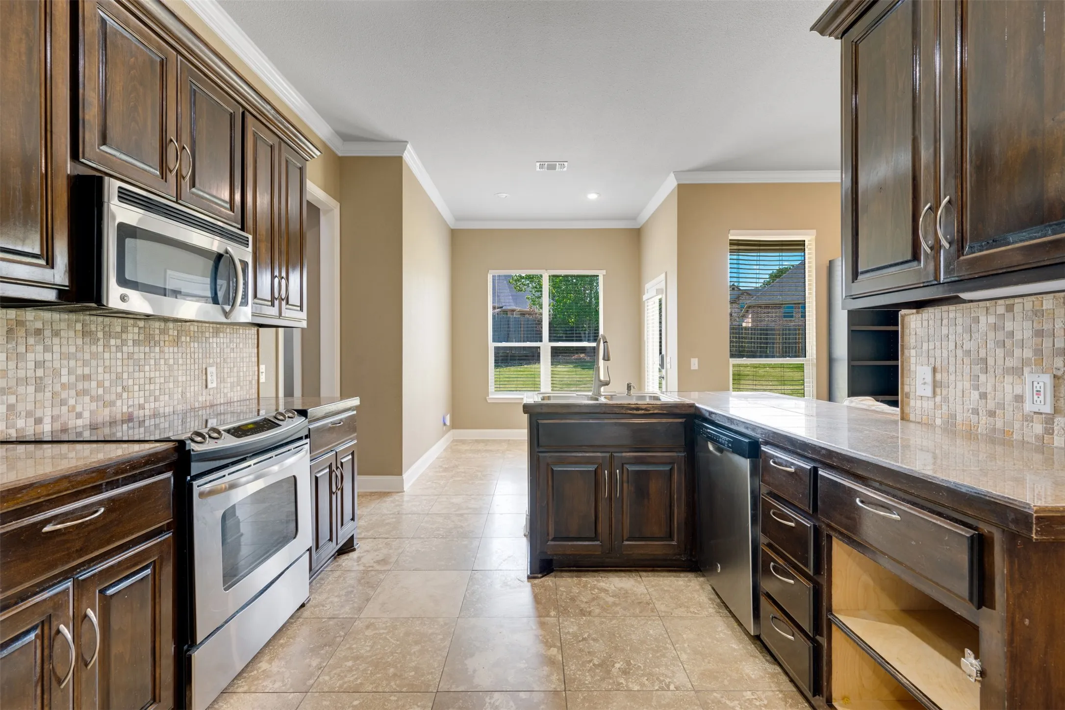 Single Family Residence For Sale in Lamar County , 1025 Braydan, Reno, Texas 75462, 4 Bedroom, 2 Bathroom, 2 Garage spaces, 2,010 Sqft, built in 2013, mls#21371403, Real Estate Agent in Reno, Homes For Sale in Lamar county, Homes For Sale in Reno, Realtor in Reno Texas, Real Estate Brokerage Independent Realty Texas, Luminita Cordes Realtor