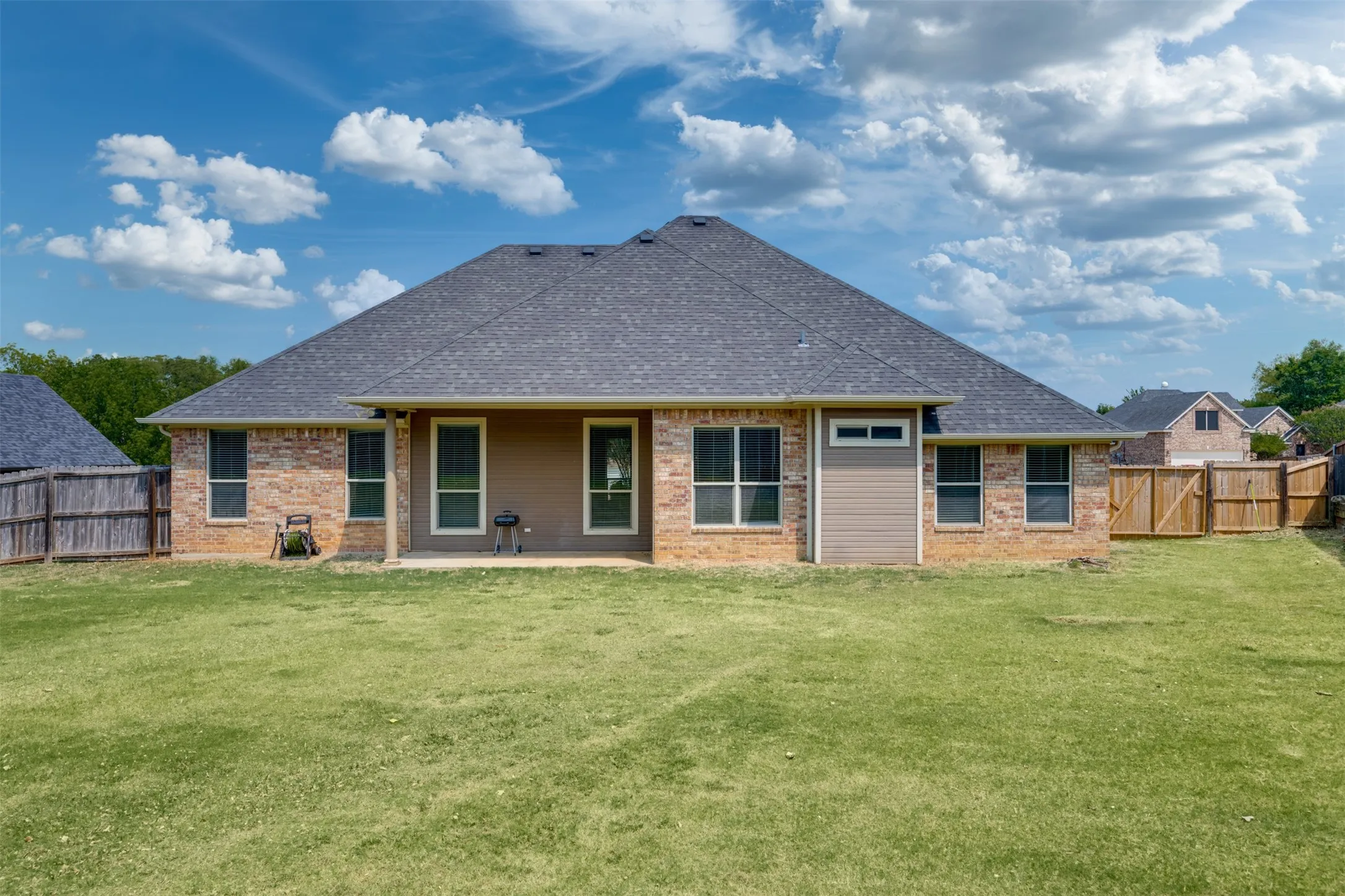 Single Family Residence For Sale in Lamar County , 1025 Braydan, Reno, Texas 75462, 4 Bedroom, 2 Bathroom, 2 Garage spaces, 2,010 Sqft, built in 2013, mls#21371403, Real Estate Agent in Reno, Homes For Sale in Lamar county, Homes For Sale in Reno, Realtor in Reno Texas, Real Estate Brokerage Independent Realty Texas, Luminita Cordes Realtor