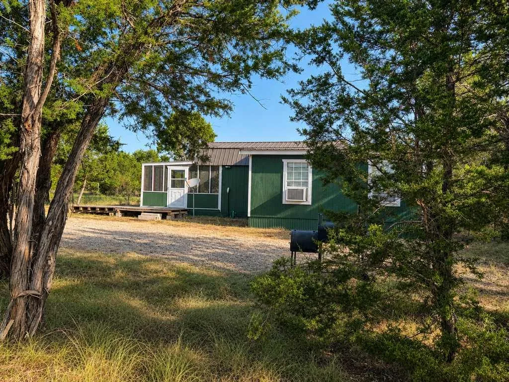 Single Family Residence For Sale in Coryell County , 1098 Winter Road, Gatesville, Texas 76528, 2 Bedroom, 1 Bathroom, Garage spaces, 596 Sqft, built in 2016, mls#21369890, Real Estate Agent in Gatesville, Homes For Sale in Coryell county, Homes For Sale in Gatesville, Realtor in Gatesville Texas, Real Estate Brokerage Independent Realty Texas, Luminita Cordes Realtor