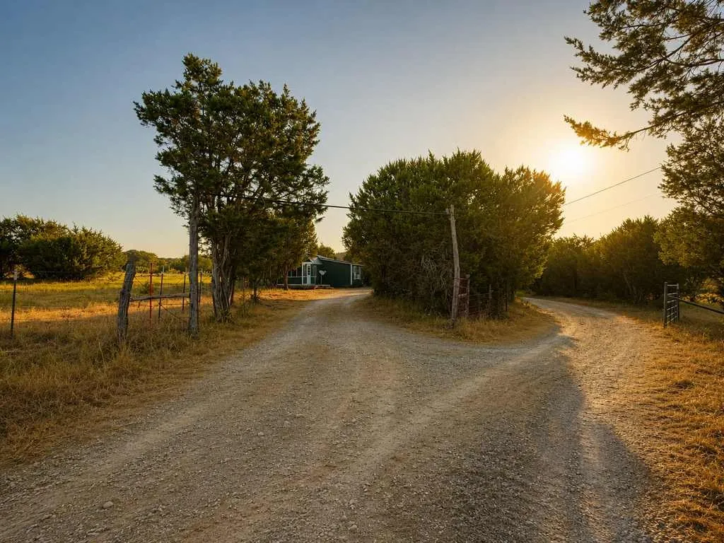 Single Family Residence For Sale in Coryell County , 1098 Winter Road, Gatesville, Texas 76528, 2 Bedroom, 1 Bathroom, Garage spaces, 596 Sqft, built in 2016, mls#21369890, Real Estate Agent in Gatesville, Homes For Sale in Coryell county, Homes For Sale in Gatesville, Realtor in Gatesville Texas, Real Estate Brokerage Independent Realty Texas, Luminita Cordes Realtor