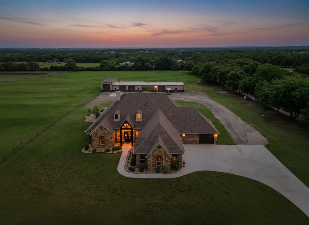 Single Family Residence For Sale in Parker County , 10106 Prather Road, Springtown, Texas 76082, 4 Bedroom, 5 Bathroom, 3 Garage spaces, 3,348 Sqft, built in 2018, mls#21369961, Real Estate Agent in Springtown, Homes For Sale in Parker county, Homes For Sale in Springtown, Realtor in Springtown Texas, Real Estate Brokerage Independent Realty Texas, Luminita Cordes Realtor