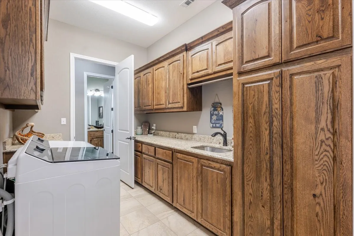 Single Family Residence For Sale in Parker County , 10106 Prather Road, Springtown, Texas 76082, 4 Bedroom, 5 Bathroom, 3 Garage spaces, 3,348 Sqft, built in 2018, mls#21369961, Real Estate Agent in Springtown, Homes For Sale in Parker county, Homes For Sale in Springtown, Realtor in Springtown Texas, Real Estate Brokerage Independent Realty Texas, Luminita Cordes Realtor