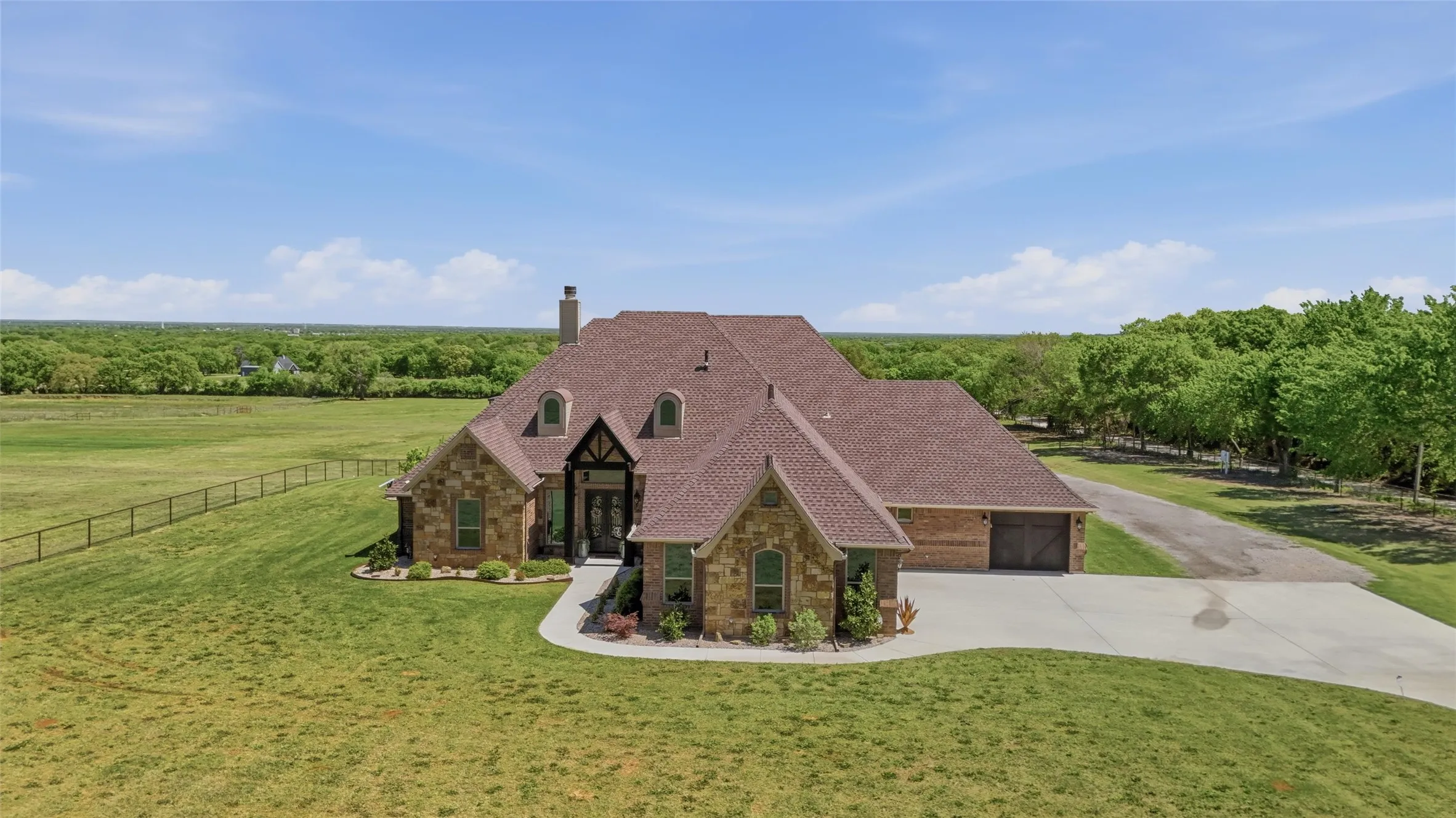 Single Family Residence For Sale in Parker County , 10106 Prather Road, Springtown, Texas 76082, 4 Bedroom, 5 Bathroom, 3 Garage spaces, 3,348 Sqft, built in 2018, mls#21369961, Real Estate Agent in Springtown, Homes For Sale in Parker county, Homes For Sale in Springtown, Realtor in Springtown Texas, Real Estate Brokerage Independent Realty Texas, Luminita Cordes Realtor