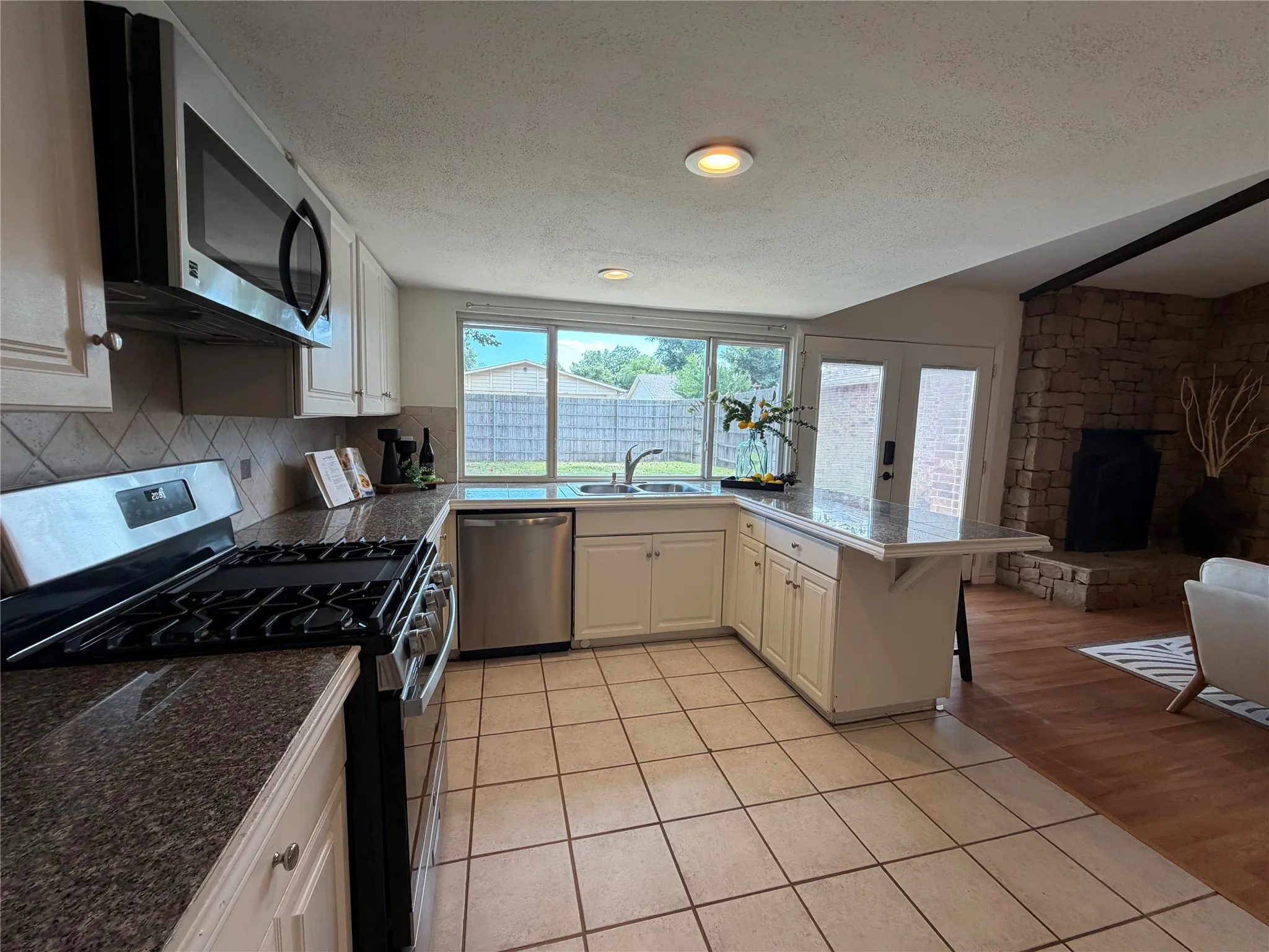 Single Family Residence For Sale in Denton County , 1332 Cherry Hill Lane, Lewisville, Texas 75067, 4 Bedroom, 2 Bathroom, 2 Garage spaces, 1,528 Sqft, built in 1972, mls#21371382, Real Estate Agent in Lewisville, Homes For Sale in Denton county, Homes For Sale in Lewisville, Realtor in Lewisville Texas, Real Estate Brokerage Independent Realty Texas, Luminita Cordes Realtor