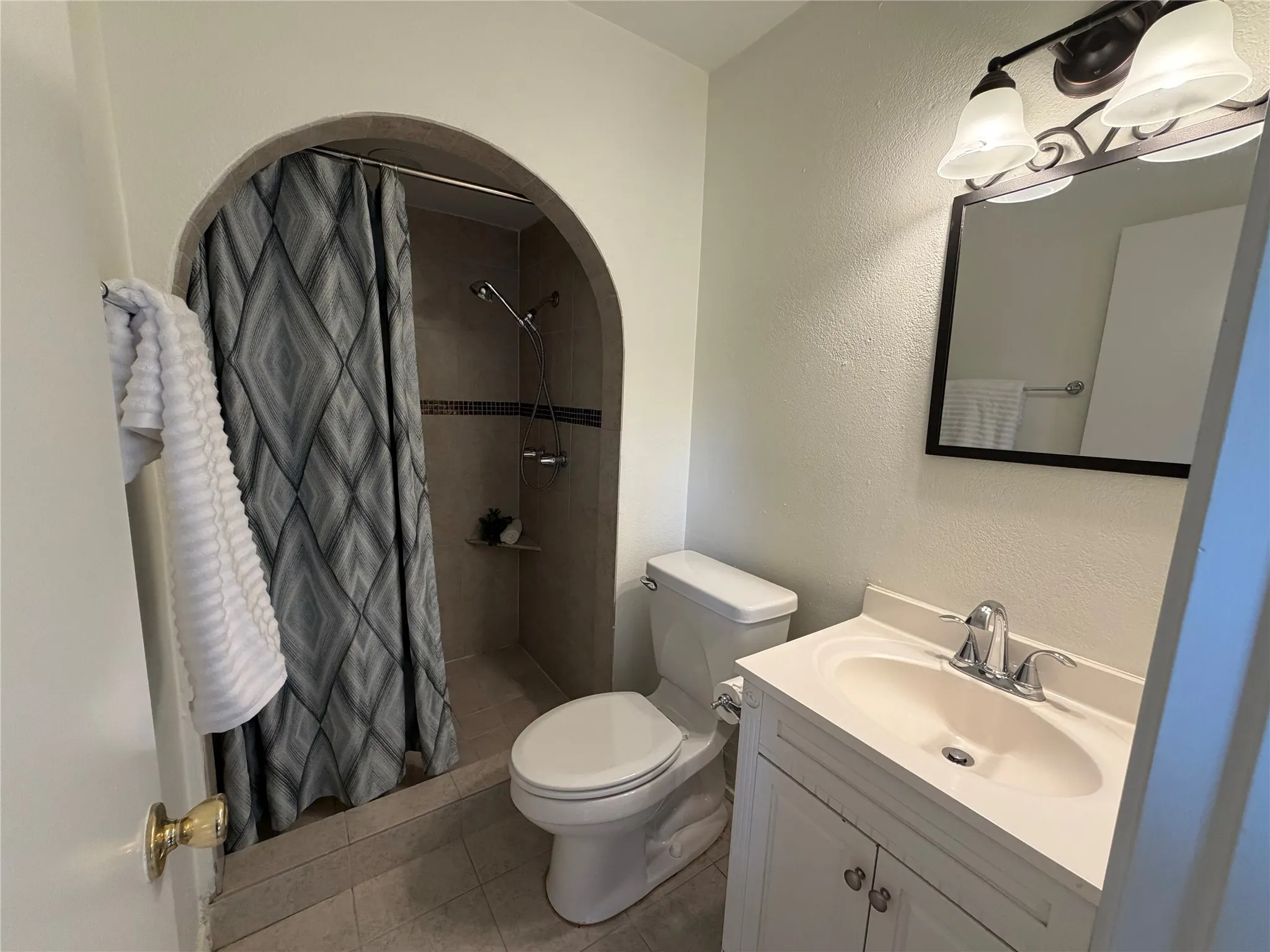 Single Family Residence For Sale in Denton County , 1332 Cherry Hill Lane, Lewisville, Texas 75067, 4 Bedroom, 2 Bathroom, 2 Garage spaces, 1,528 Sqft, built in 1972, mls#21371382, Real Estate Agent in Lewisville, Homes For Sale in Denton county, Homes For Sale in Lewisville, Realtor in Lewisville Texas, Real Estate Brokerage Independent Realty Texas, Luminita Cordes Realtor