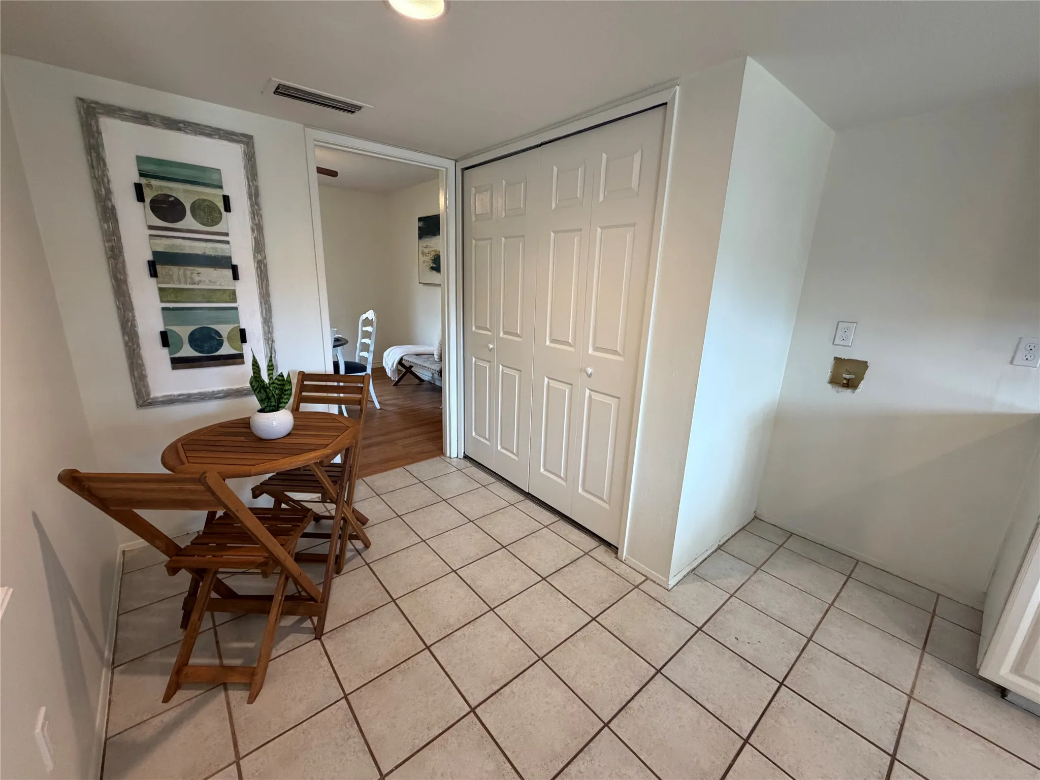 Single Family Residence For Sale in Denton County , 1332 Cherry Hill Lane, Lewisville, Texas 75067, 4 Bedroom, 2 Bathroom, 2 Garage spaces, 1,528 Sqft, built in 1972, mls#21371382, Real Estate Agent in Lewisville, Homes For Sale in Denton county, Homes For Sale in Lewisville, Realtor in Lewisville Texas, Real Estate Brokerage Independent Realty Texas, Luminita Cordes Realtor