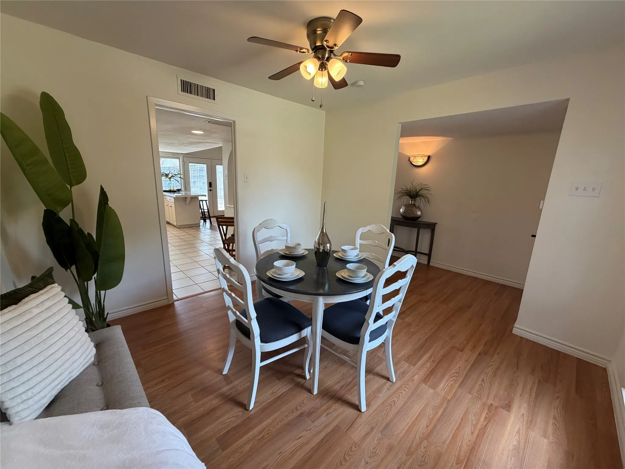 Single Family Residence For Sale in Denton County , 1332 Cherry Hill Lane, Lewisville, Texas 75067, 4 Bedroom, 2 Bathroom, 2 Garage spaces, 1,528 Sqft, built in 1972, mls#21371382, Real Estate Agent in Lewisville, Homes For Sale in Denton county, Homes For Sale in Lewisville, Realtor in Lewisville Texas, Real Estate Brokerage Independent Realty Texas, Luminita Cordes Realtor
