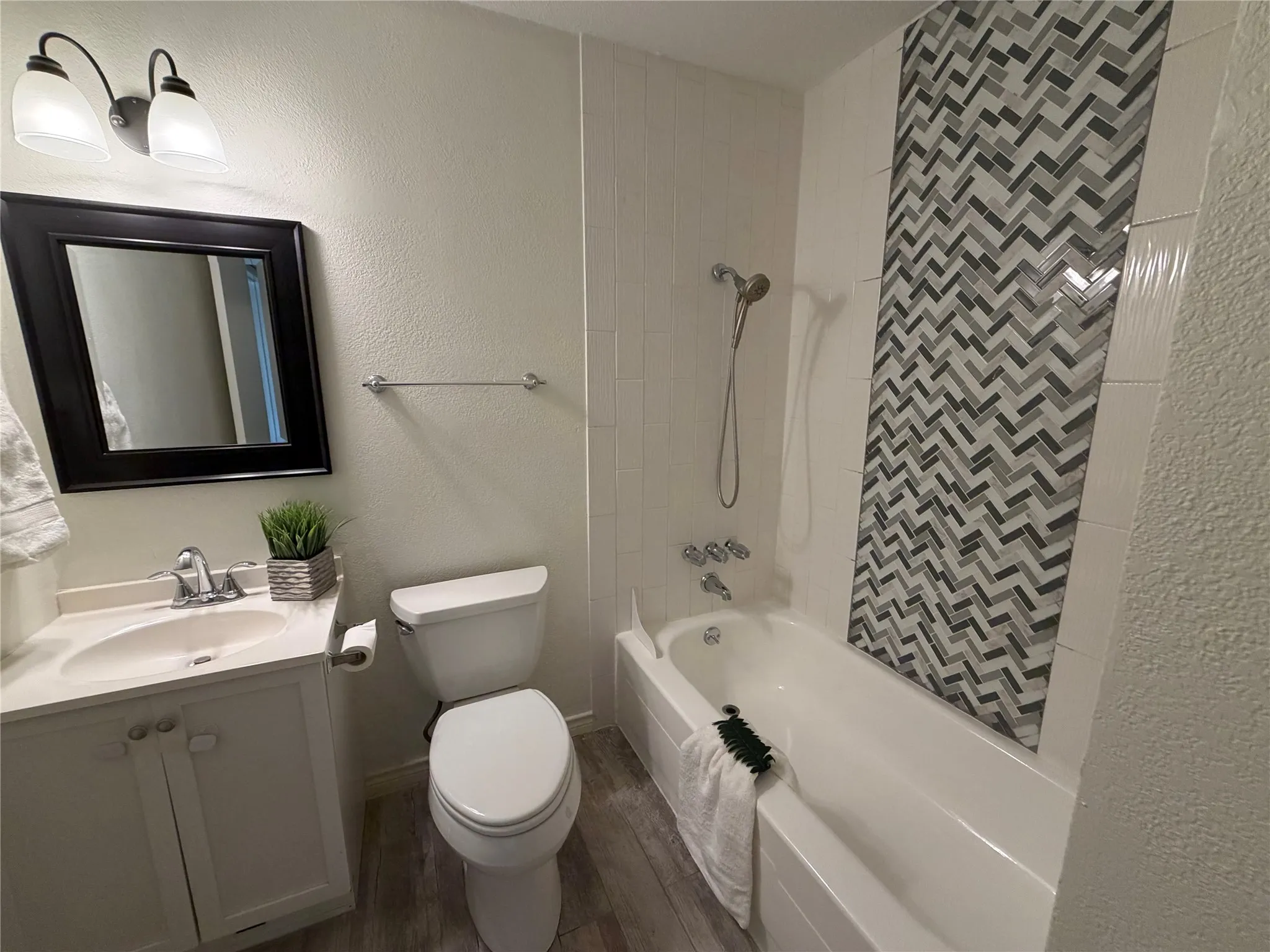 Single Family Residence For Sale in Denton County , 1332 Cherry Hill Lane, Lewisville, Texas 75067, 4 Bedroom, 2 Bathroom, 2 Garage spaces, 1,528 Sqft, built in 1972, mls#21371382, Real Estate Agent in Lewisville, Homes For Sale in Denton county, Homes For Sale in Lewisville, Realtor in Lewisville Texas, Real Estate Brokerage Independent Realty Texas, Luminita Cordes Realtor