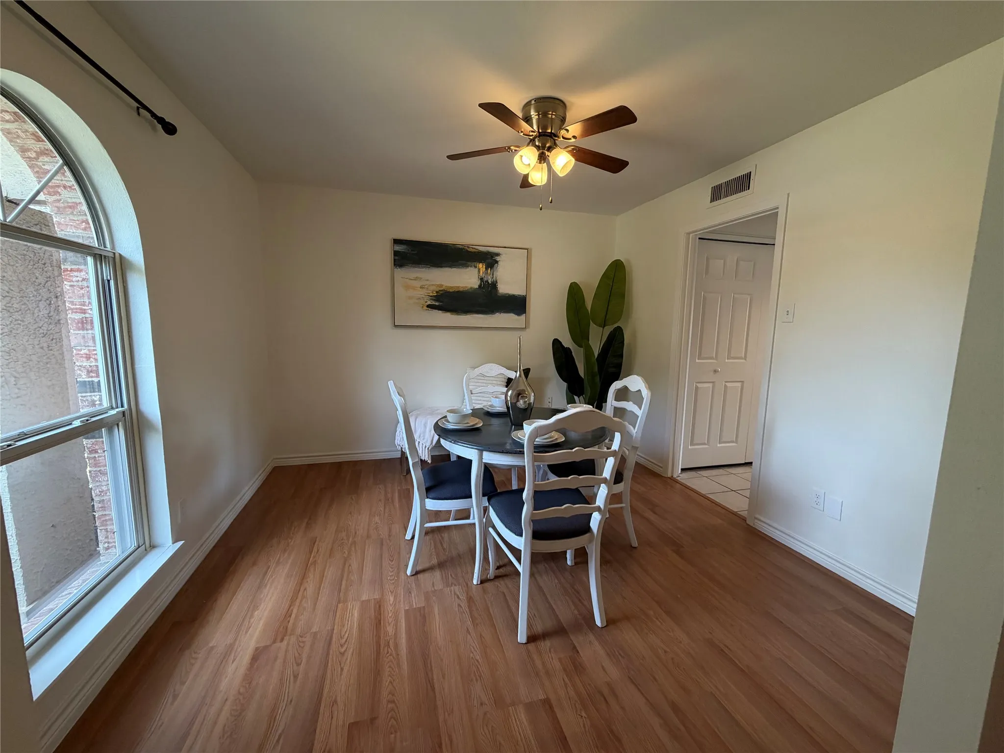 Single Family Residence For Sale in Denton County , 1332 Cherry Hill Lane, Lewisville, Texas 75067, 4 Bedroom, 2 Bathroom, 2 Garage spaces, 1,528 Sqft, built in 1972, mls#21371382, Real Estate Agent in Lewisville, Homes For Sale in Denton county, Homes For Sale in Lewisville, Realtor in Lewisville Texas, Real Estate Brokerage Independent Realty Texas, Luminita Cordes Realtor