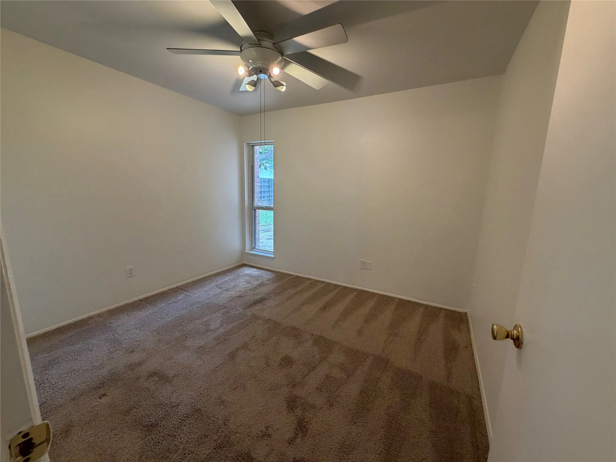 Single Family Residence For Sale in Denton County , 1332 Cherry Hill Lane, Lewisville, Texas 75067, 4 Bedroom, 2 Bathroom, 2 Garage spaces, 1,528 Sqft, built in 1972, mls#21371382, Real Estate Agent in Lewisville, Homes For Sale in Denton county, Homes For Sale in Lewisville, Realtor in Lewisville Texas, Real Estate Brokerage Independent Realty Texas, Luminita Cordes Realtor