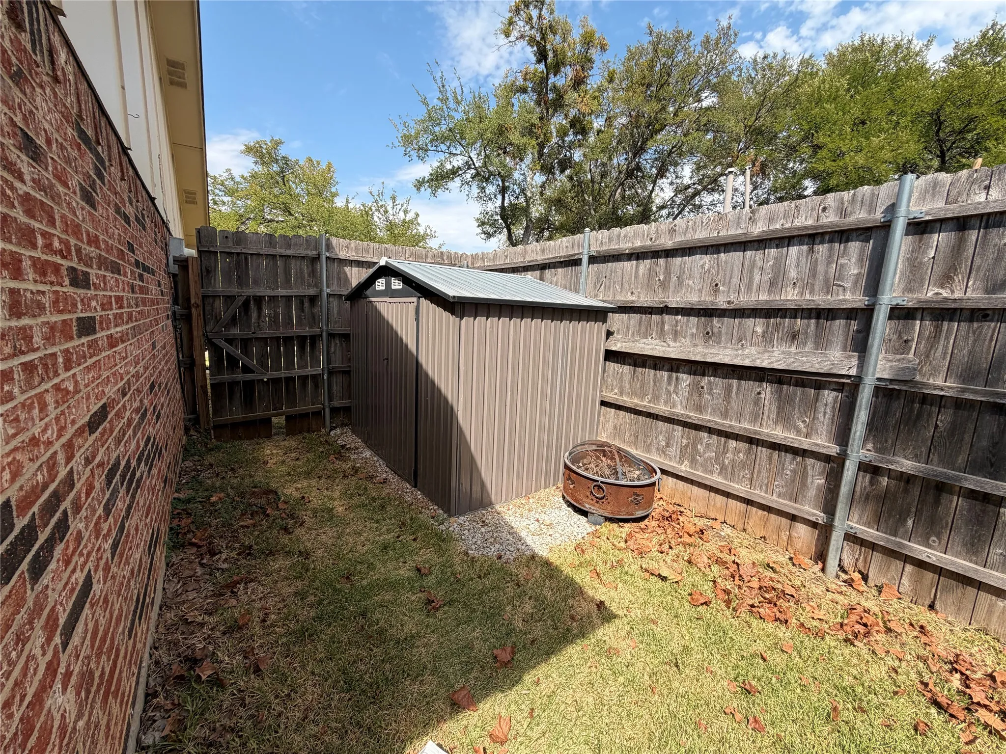 Single Family Residence For Sale in Denton County , 1332 Cherry Hill Lane, Lewisville, Texas 75067, 4 Bedroom, 2 Bathroom, 2 Garage spaces, 1,528 Sqft, built in 1972, mls#21371382, Real Estate Agent in Lewisville, Homes For Sale in Denton county, Homes For Sale in Lewisville, Realtor in Lewisville Texas, Real Estate Brokerage Independent Realty Texas, Luminita Cordes Realtor