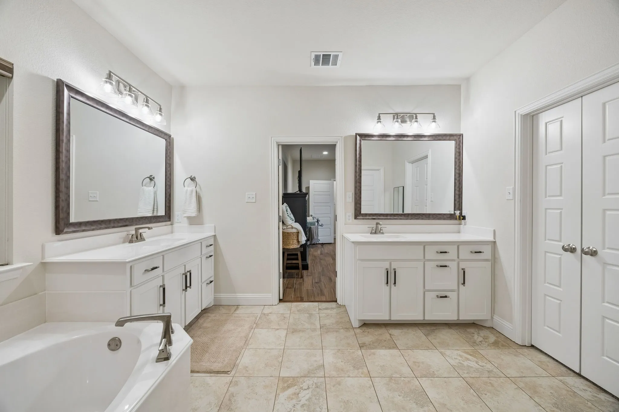 Single Family Residence For Sale in Denton County , 14816 Gentle Dove Street, Justin, Texas 76247, 4 Bedroom, 3 Bathroom, 3 Garage spaces, 2,418 Sqft, built in 2020, mls#21370357, Real Estate Agent in Justin, Homes For Sale in Denton county, Homes For Sale in Justin, Realtor in Justin Texas, Real Estate Brokerage Independent Realty Texas, Luminita Cordes Realtor