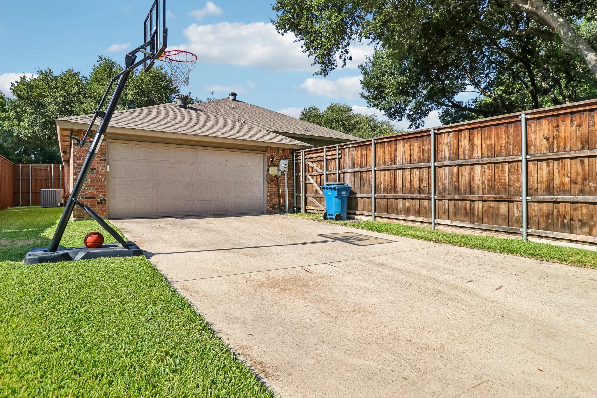 Single Family Residence For Sale in Dallas County , 306 Ashley Drive, Coppell, Texas 75019, 3 Bedroom, 2 Bathroom, 2 Garage spaces, 2,016 Sqft, built in 1986, mls#21367499, Real Estate Agent in Coppell, Homes For Sale in Dallas county, Homes For Sale in Coppell, Realtor in Coppell Texas, Real Estate Brokerage Independent Realty Texas, Luminita Cordes Realtor