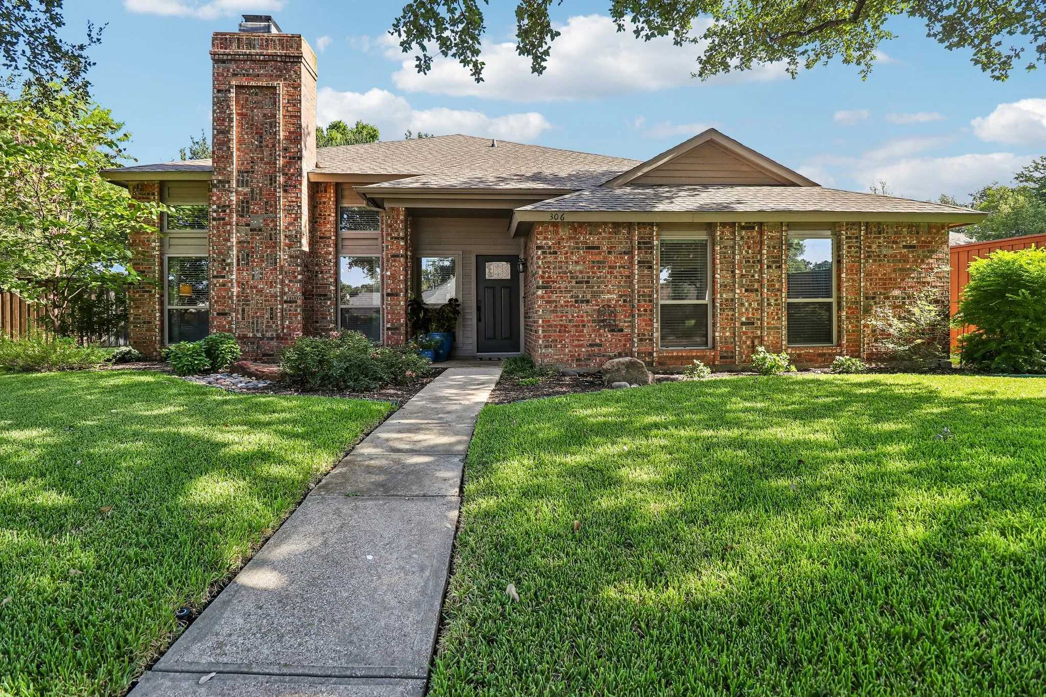 Single Family Residence For Sale in Dallas County , 306 Ashley Drive, Coppell, Texas 75019, 3 Bedroom, 2 Bathroom, 2 Garage spaces, 2,016 Sqft, built in 1986, mls#21367499, Real Estate Agent in Coppell, Homes For Sale in Dallas county, Homes For Sale in Coppell, Realtor in Coppell Texas, Real Estate Brokerage Independent Realty Texas, Luminita Cordes Realtor