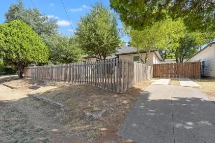 Single Family Residence For Sale in Dallas County , 4020 Colonial Avenue, Dallas, Texas 75215, 3 Bedroom, 2 Bathroom, Garage spaces, 1,689 Sqft, built in 1922, mls#21371443, Real Estate Agent in Dallas, Homes For Sale in Dallas county, Homes For Sale in Dallas, Realtor in Dallas Texas, Real Estate Brokerage Independent Realty Texas, Luminita Cordes Realtor