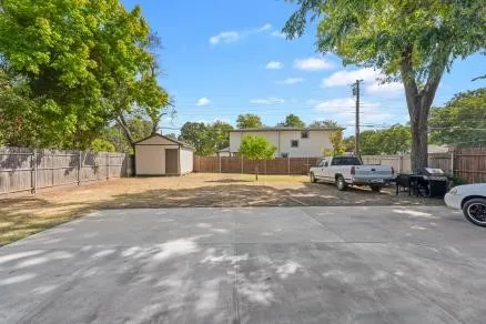 Single Family Residence For Sale in Dallas County , 4020 Colonial Avenue, Dallas, Texas 75215, 3 Bedroom, 2 Bathroom, Garage spaces, 1,689 Sqft, built in 1922, mls#21371443, Real Estate Agent in Dallas, Homes For Sale in Dallas county, Homes For Sale in Dallas, Realtor in Dallas Texas, Real Estate Brokerage Independent Realty Texas, Luminita Cordes Realtor