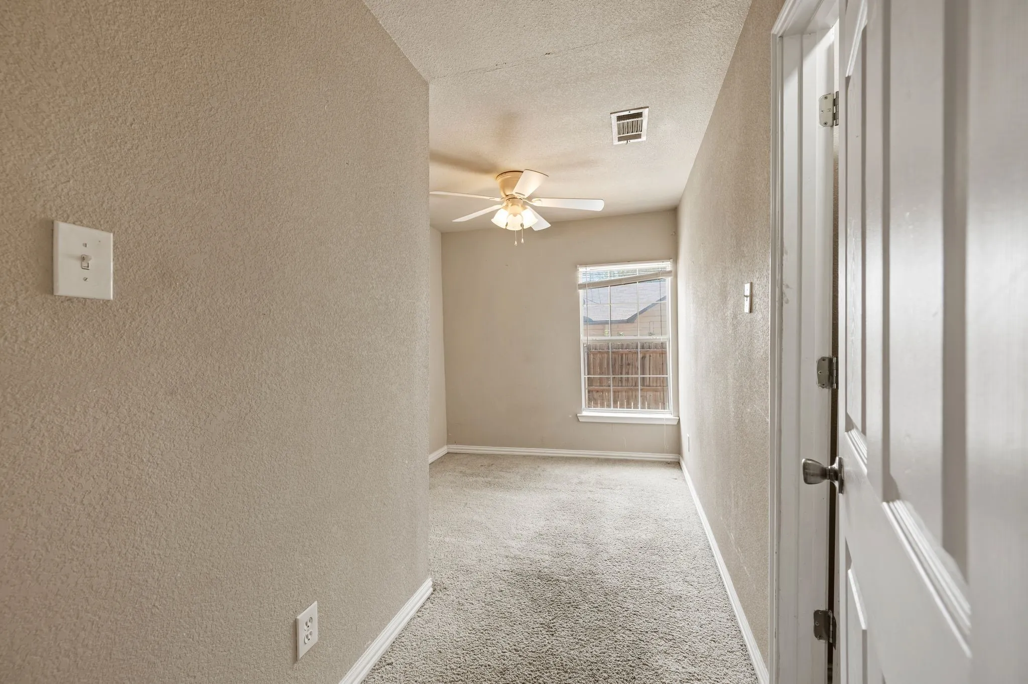 Single Family Residence For Sale in Denton County , 422 N Wood Street, Denton, Texas 76209, 2 Bedroom, 2 Bathroom, Garage spaces, 1,120 Sqft, built in 1940, mls#21313182, Real Estate Agent in Denton, Homes For Sale in Denton county, Homes For Sale in Denton, Realtor in Denton Texas, Real Estate Brokerage Independent Realty Texas, Luminita Cordes Realtor
