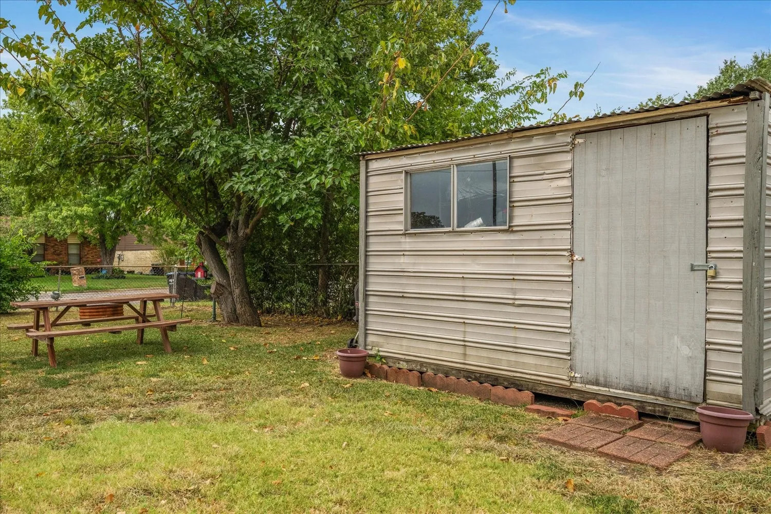 Single Family Residence For Sale in Hunt County , 6522 Finch Drive, Greenville, Texas 75402, 3 Bedroom, 2 Bathroom, Garage spaces, 1,650 Sqft, built in 1970, mls#21366257, Real Estate Agent in Greenville, Homes For Sale in Hunt county, Homes For Sale in Greenville, Realtor in Greenville Texas, Real Estate Brokerage Independent Realty Texas, Luminita Cordes Realtor