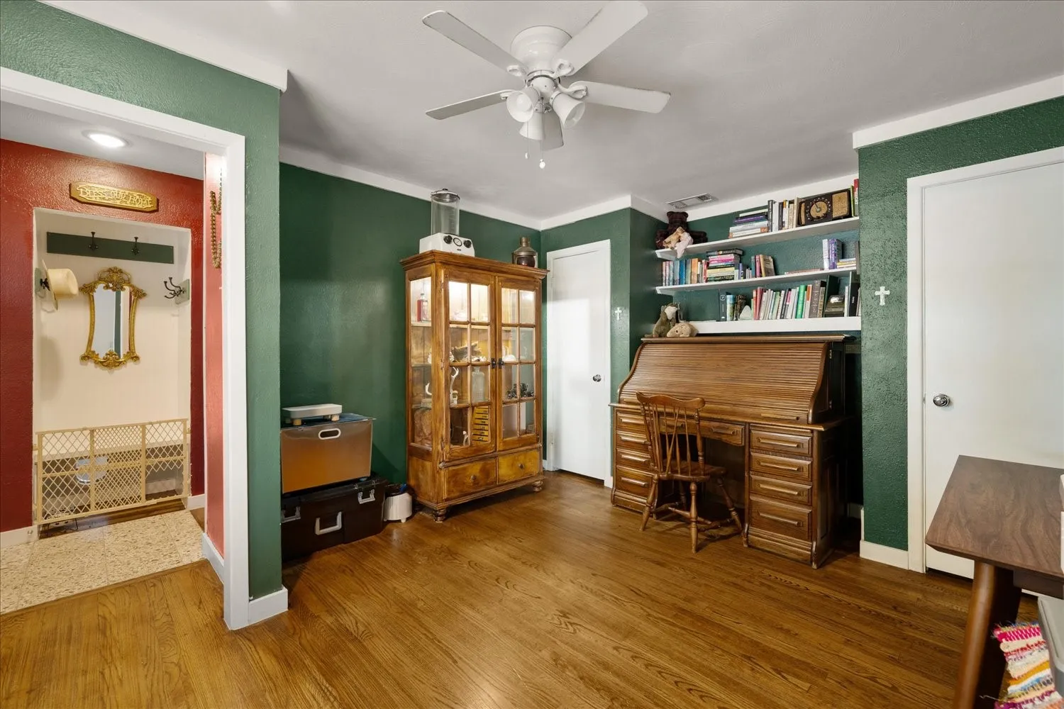 Single Family Residence For Sale in Hunt County , 6522 Finch Drive, Greenville, Texas 75402, 3 Bedroom, 2 Bathroom, Garage spaces, 1,650 Sqft, built in 1970, mls#21366257, Real Estate Agent in Greenville, Homes For Sale in Hunt county, Homes For Sale in Greenville, Realtor in Greenville Texas, Real Estate Brokerage Independent Realty Texas, Luminita Cordes Realtor