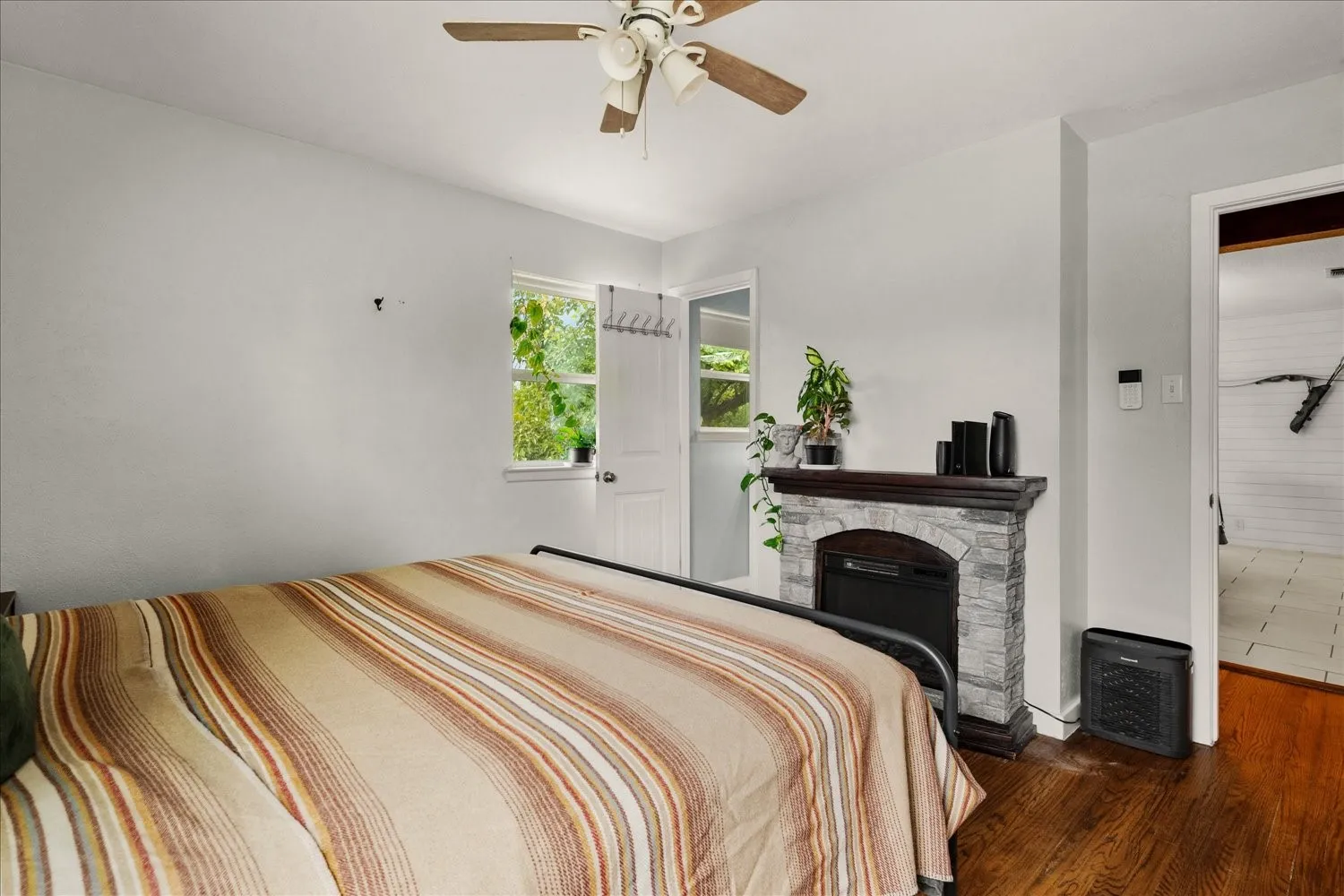 Single Family Residence For Sale in Hunt County , 6522 Finch Drive, Greenville, Texas 75402, 3 Bedroom, 2 Bathroom, Garage spaces, 1,650 Sqft, built in 1970, mls#21366257, Real Estate Agent in Greenville, Homes For Sale in Hunt county, Homes For Sale in Greenville, Realtor in Greenville Texas, Real Estate Brokerage Independent Realty Texas, Luminita Cordes Realtor