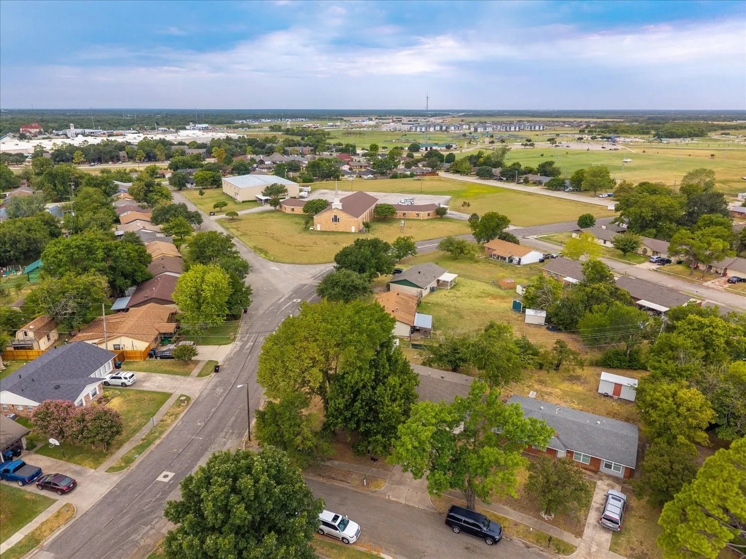 Single Family Residence For Sale in Hunt County , 6522 Finch Drive, Greenville, Texas 75402, 3 Bedroom, 2 Bathroom, Garage spaces, 1,650 Sqft, built in 1970, mls#21366257, Real Estate Agent in Greenville, Homes For Sale in Hunt county, Homes For Sale in Greenville, Realtor in Greenville Texas, Real Estate Brokerage Independent Realty Texas, Luminita Cordes Realtor