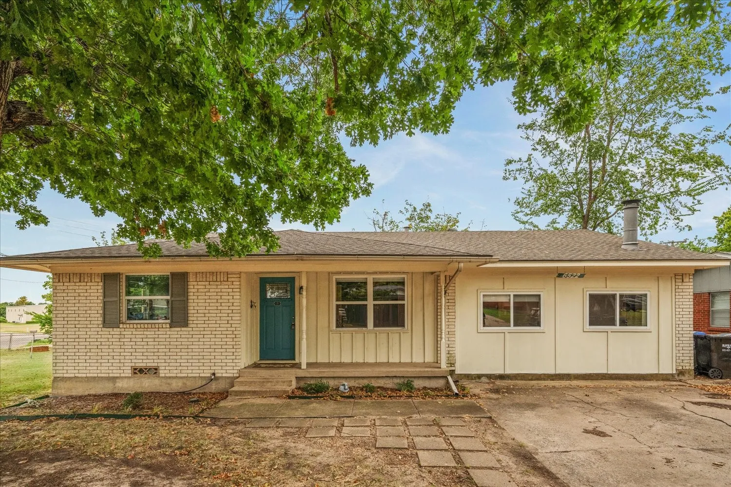 Single Family Residence For Sale in Hunt County , 6522 Finch Drive, Greenville, Texas 75402, 3 Bedroom, 2 Bathroom, Garage spaces, 1,650 Sqft, built in 1970, mls#21366257, Real Estate Agent in Greenville, Homes For Sale in Hunt county, Homes For Sale in Greenville, Realtor in Greenville Texas, Real Estate Brokerage Independent Realty Texas, Luminita Cordes Realtor
