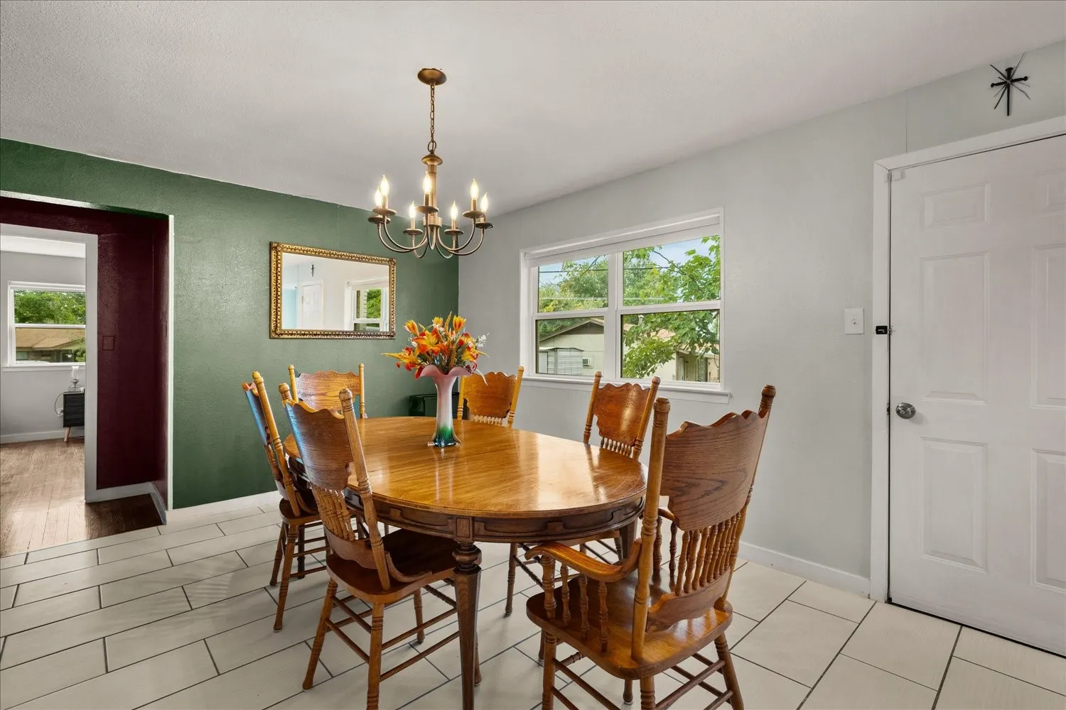 Single Family Residence For Sale in Hunt County , 6522 Finch Drive, Greenville, Texas 75402, 3 Bedroom, 2 Bathroom, Garage spaces, 1,650 Sqft, built in 1970, mls#21366257, Real Estate Agent in Greenville, Homes For Sale in Hunt county, Homes For Sale in Greenville, Realtor in Greenville Texas, Real Estate Brokerage Independent Realty Texas, Luminita Cordes Realtor