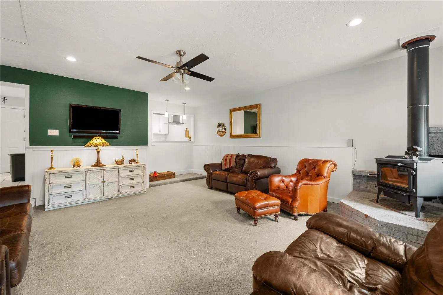 Single Family Residence For Sale in Hunt County , 6522 Finch Drive, Greenville, Texas 75402, 3 Bedroom, 2 Bathroom, Garage spaces, 1,650 Sqft, built in 1970, mls#21366257, Real Estate Agent in Greenville, Homes For Sale in Hunt county, Homes For Sale in Greenville, Realtor in Greenville Texas, Real Estate Brokerage Independent Realty Texas, Luminita Cordes Realtor